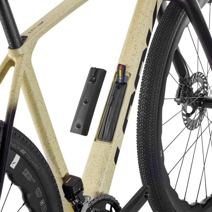 Black-Shimano-GRX-Di2-2x12-1.jpg