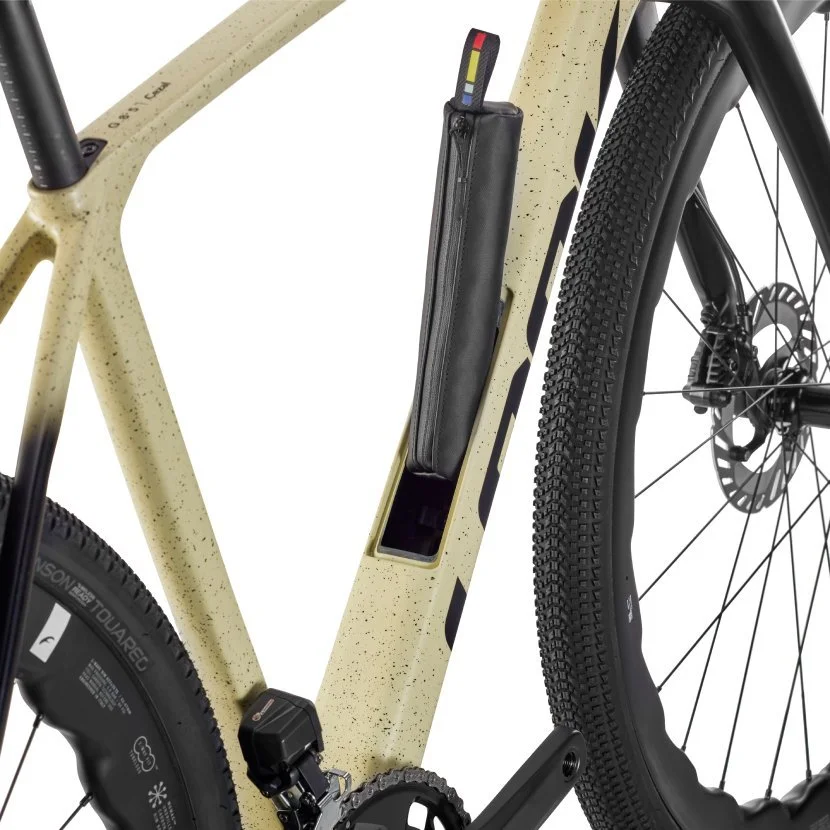 Black-Shimano-GRX-Di2-2x12-2.jpg