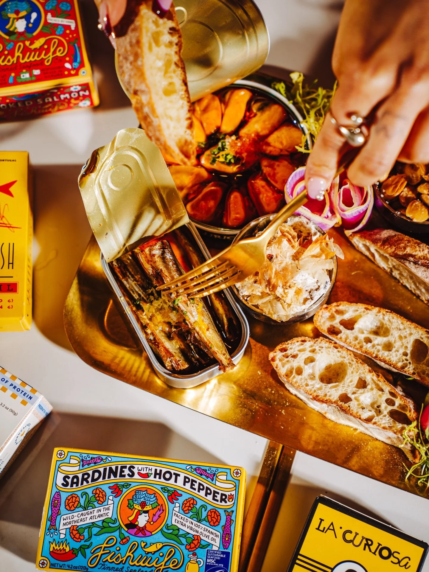 Peel back the tin, pour another spritz, pass the bread.
The kind of dinner that turns into a four-hour conversation. 🐟🍸✨