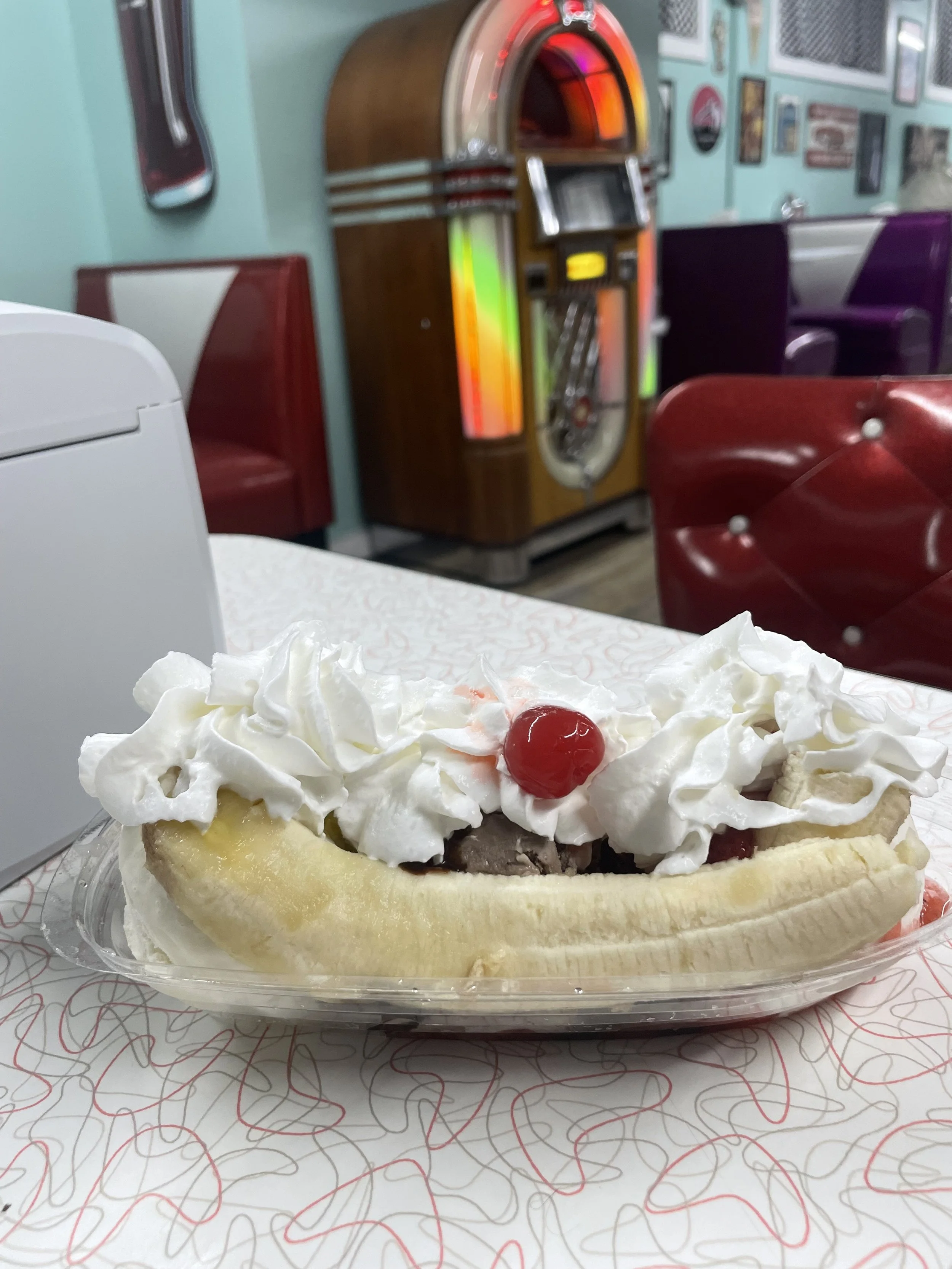 Scoop Friday: Faye’s Ice Cream Parlor – Banana Split