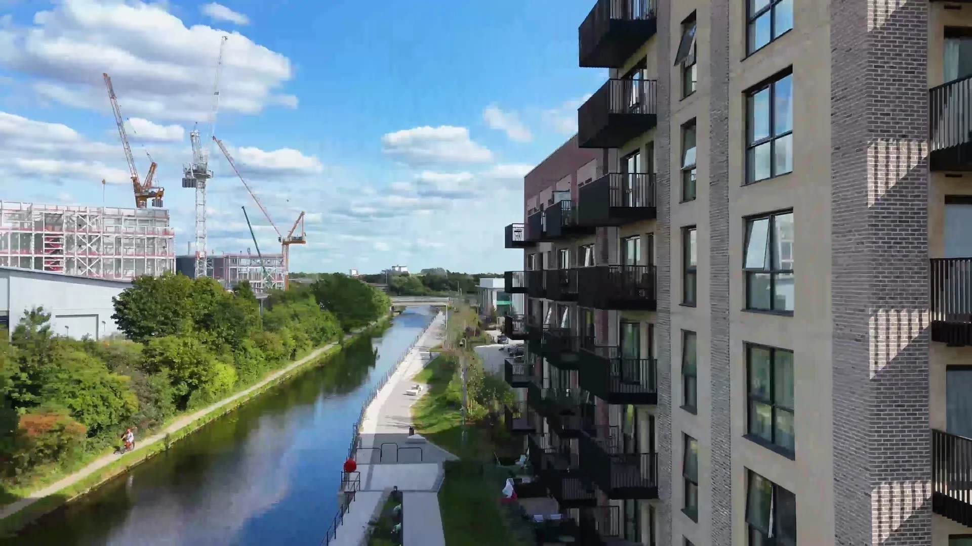 New homes alongside the canal