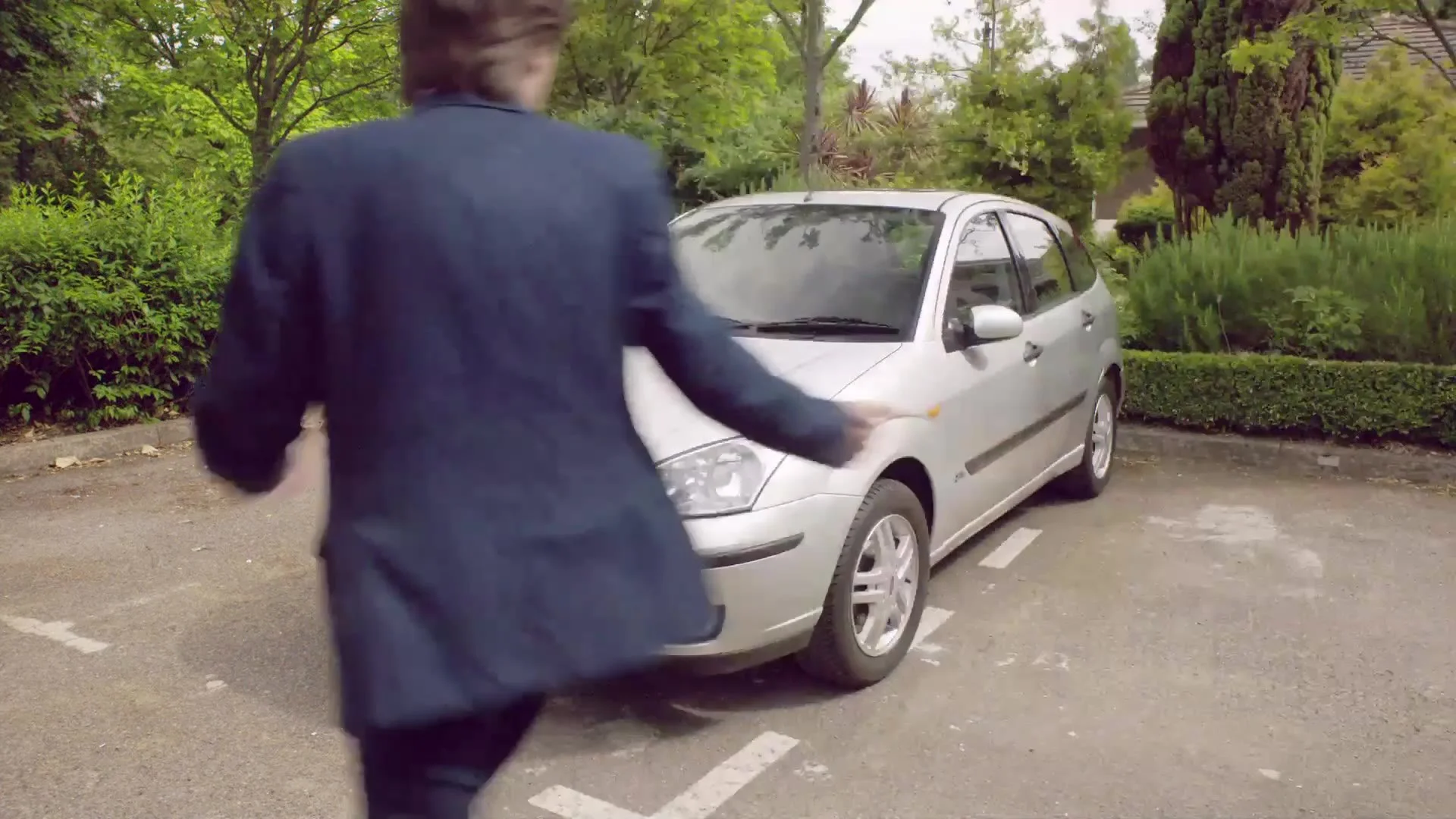 Man walking to a borrowed car, from a Tempcover advert