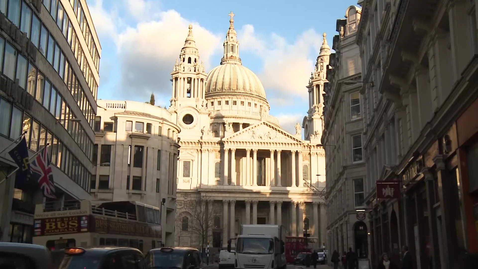 disney-mary-poppins-behind-the-scenes-documentary-video-st-pauls-cathedral.jpg