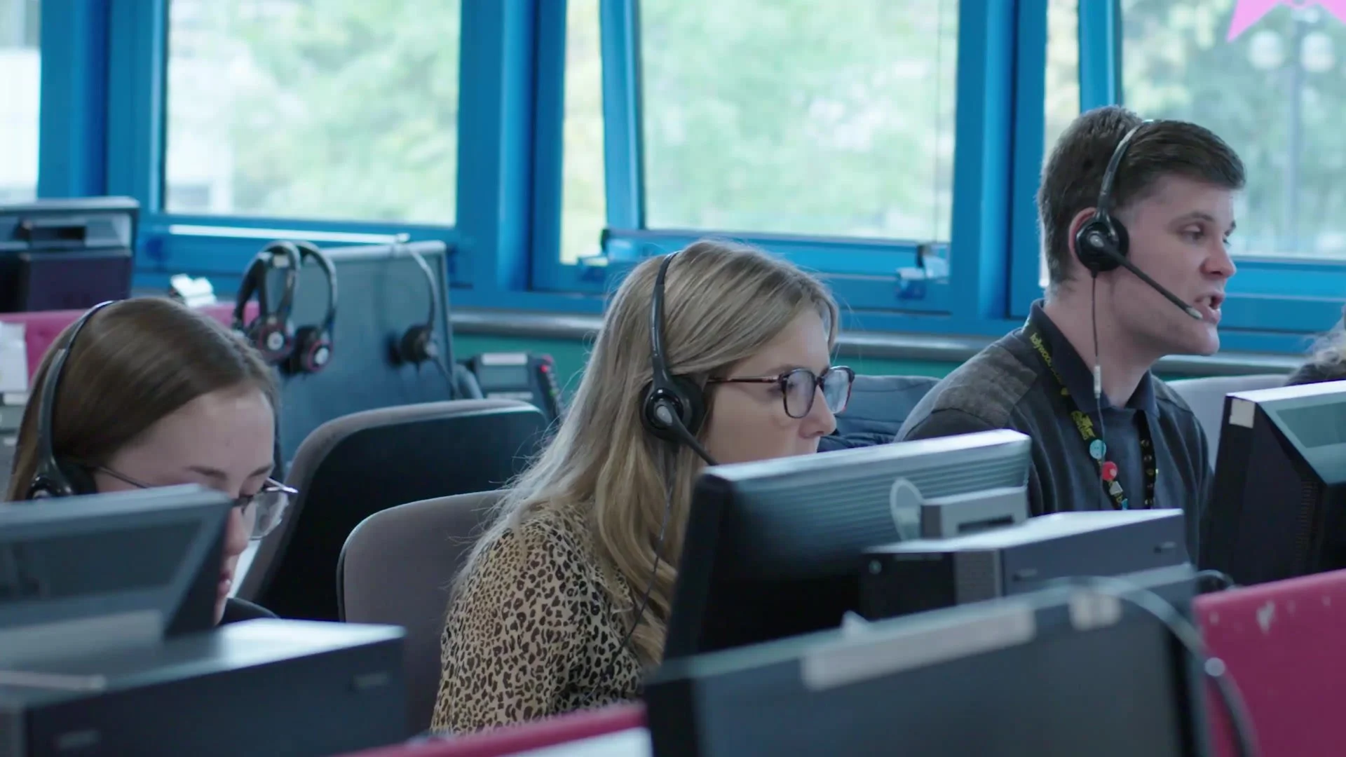 8x8-hollywood-bowl-customer-testimonial-video-contact-centre-team.jpg