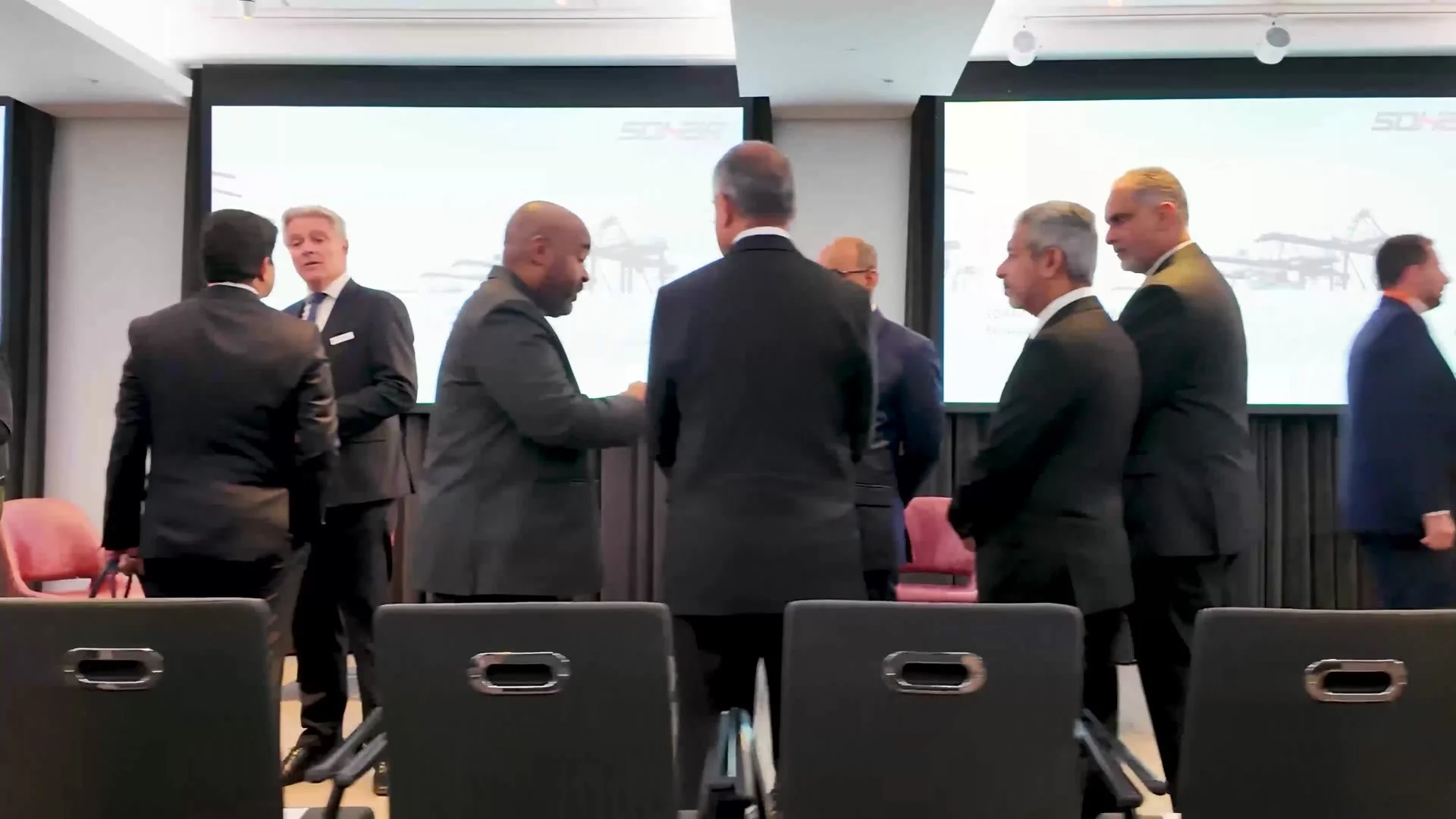 sohar-port-and-freezone-london-international-shipping-week-event-video-delegates-networking.jpg