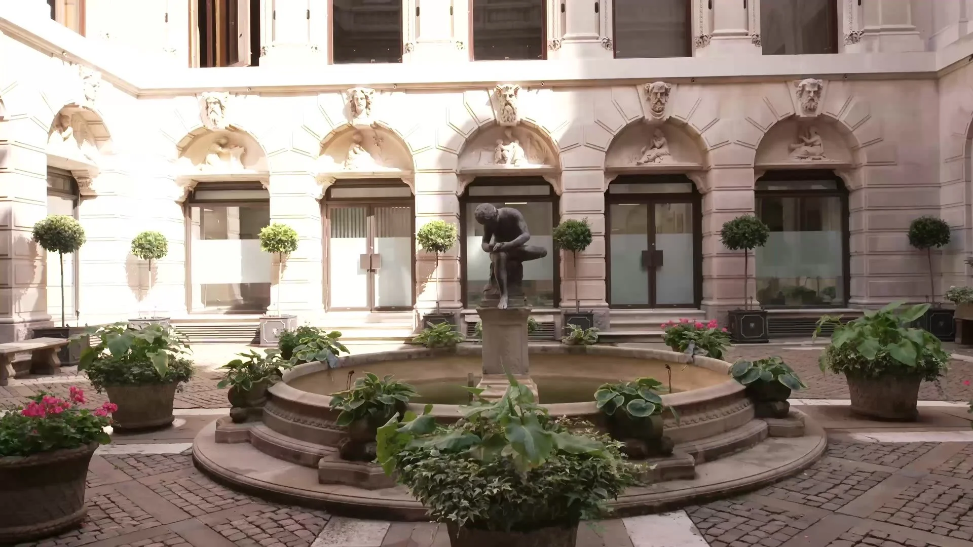 restore-london-heritage-refurbishment-construction-video-drapers-hall-courtyard.jpg