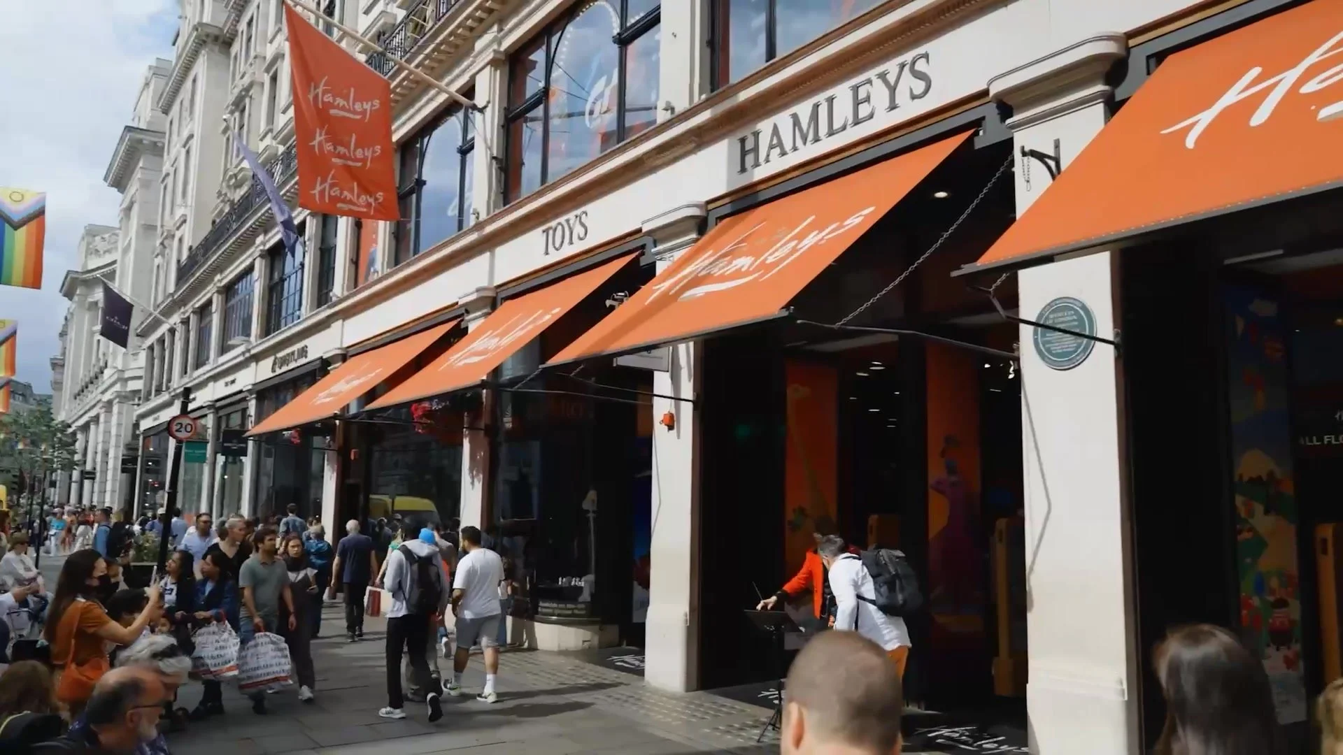 Shopfronts and shoppers on Regent Street