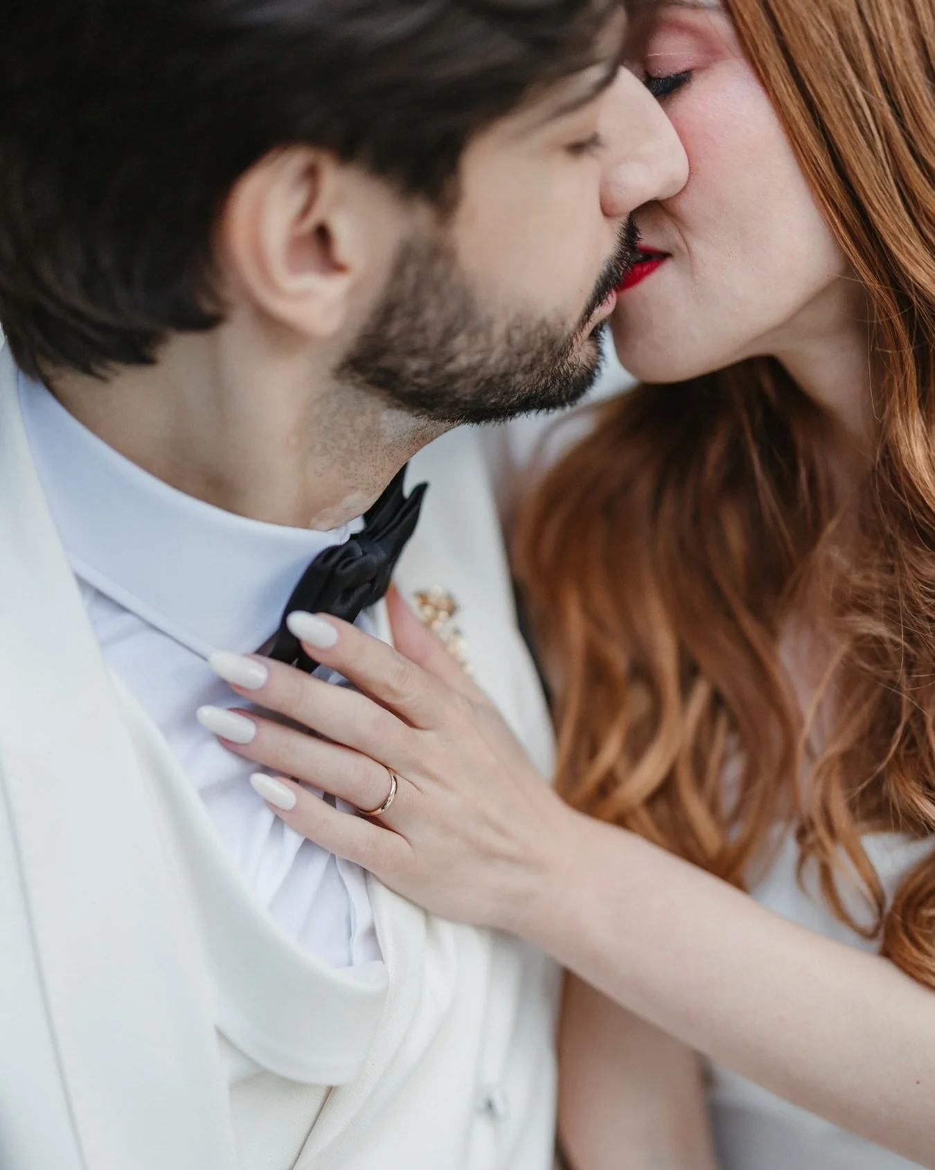There are kisses that are promises spoken without words. 🤍

-

H&aacute; beijos que s&atilde;o promessas ditas sem palavras. 🤍

Bride: @joanaharu 
Groom: @acferreira6 
Photography: @andredias.foto 
Venue: @vilagalecollection.braga 

#portugalwedsin