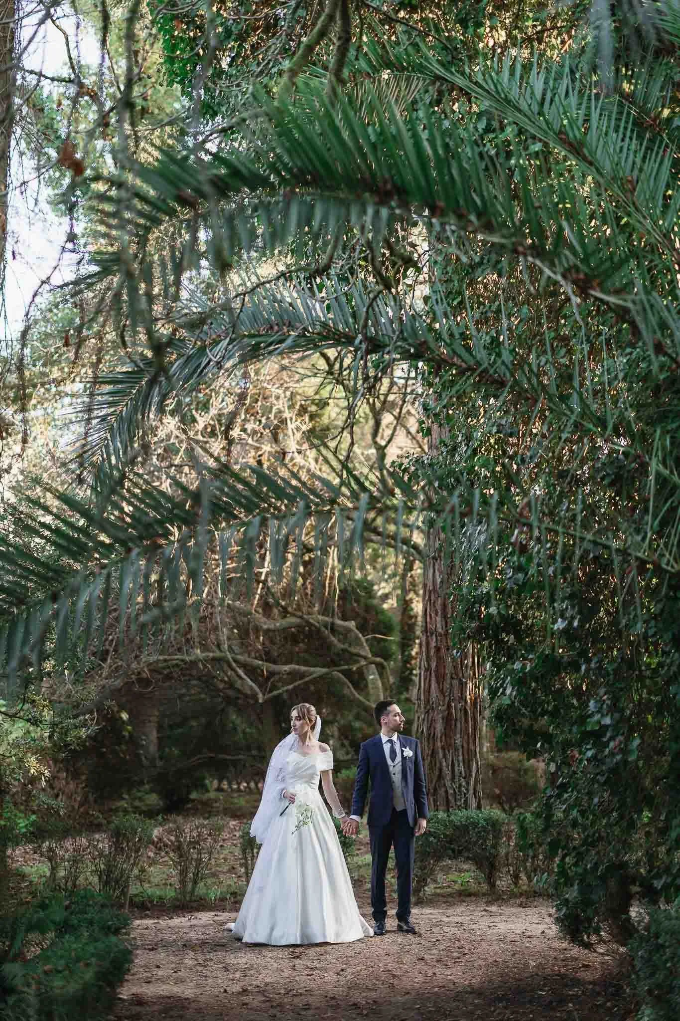 Groom and bride during a wedding session in Palácio da Borralha, Portugal