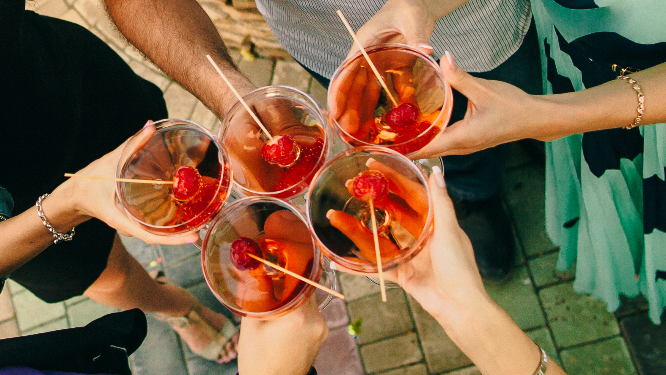 The Ultimate Guide to Mobile Bar Rentals for Weddings