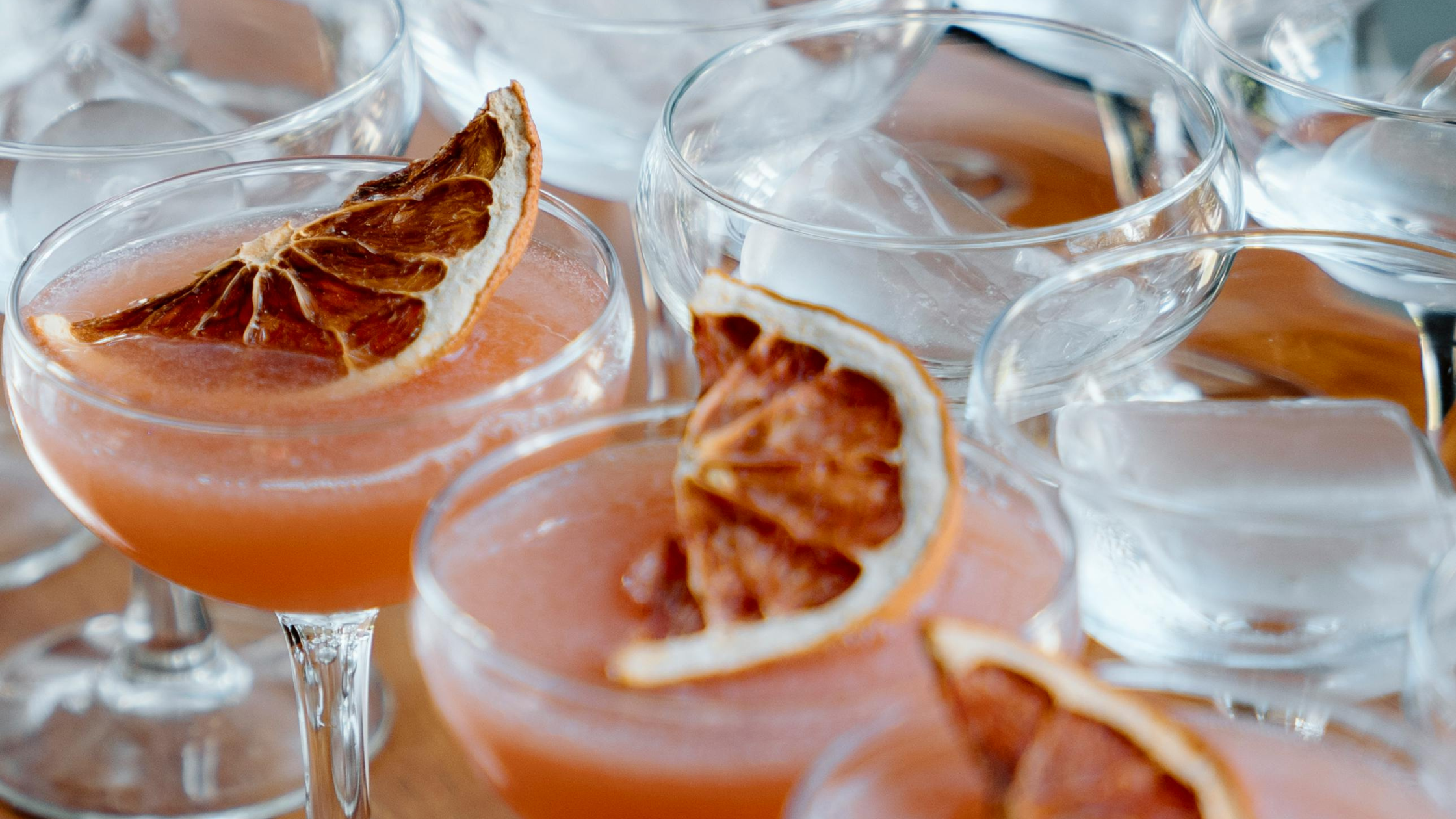 How to Build the Perfect Wedding Bar Menu