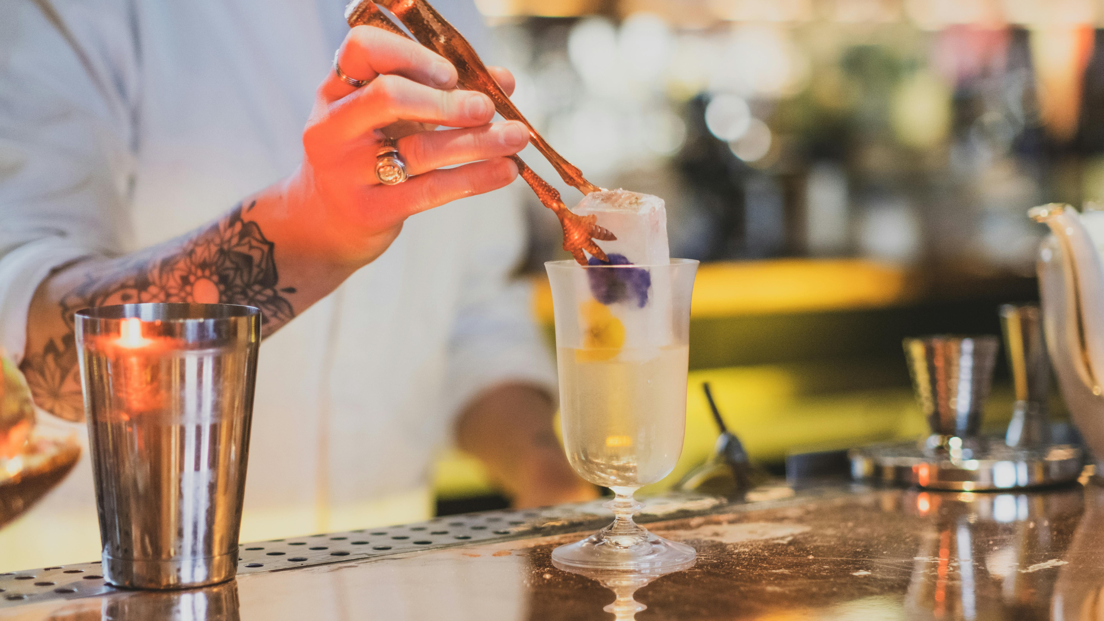 How to Impress Your Guests with a Luxury Bar Experience