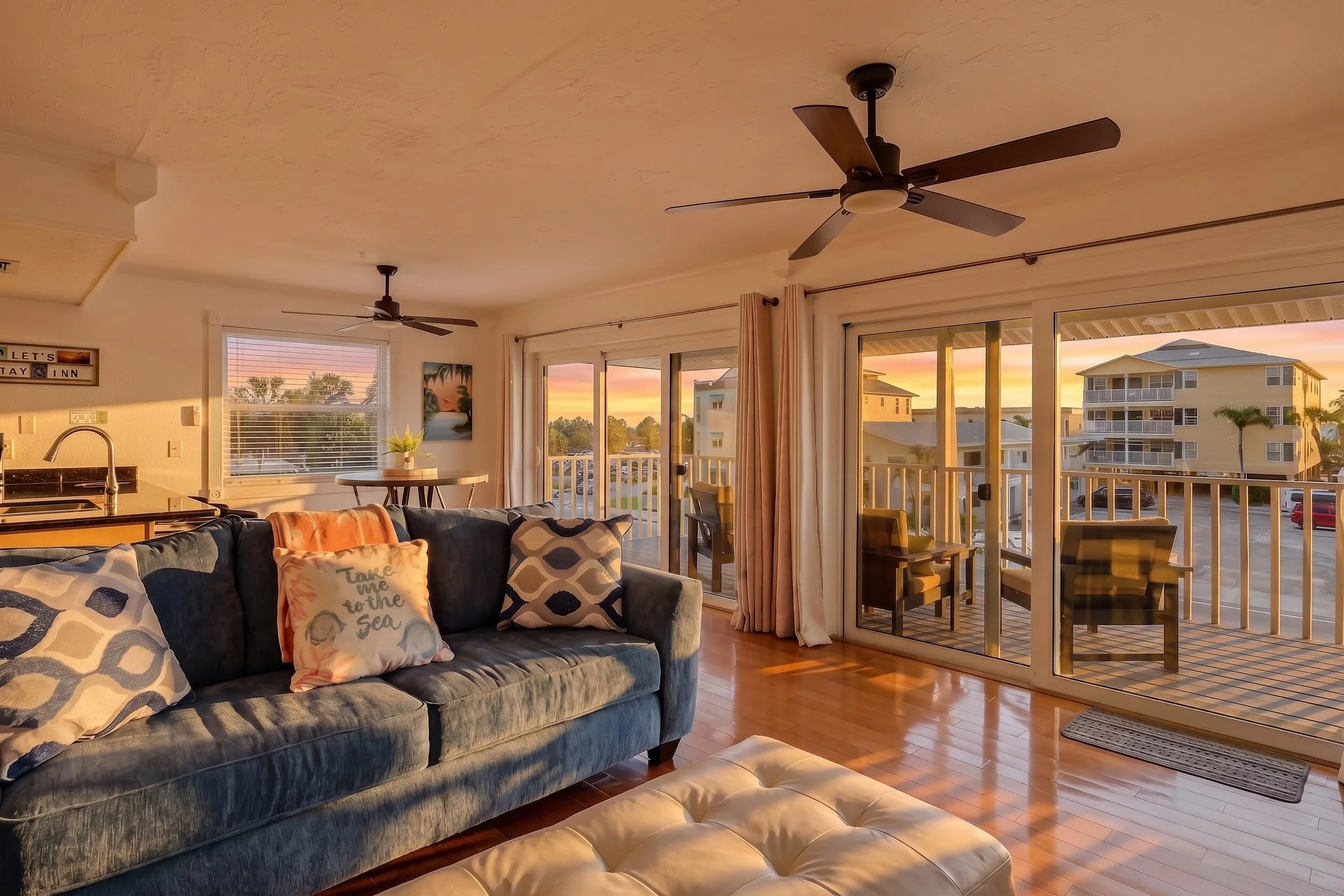09 - Living room 1 - sunset.jpg