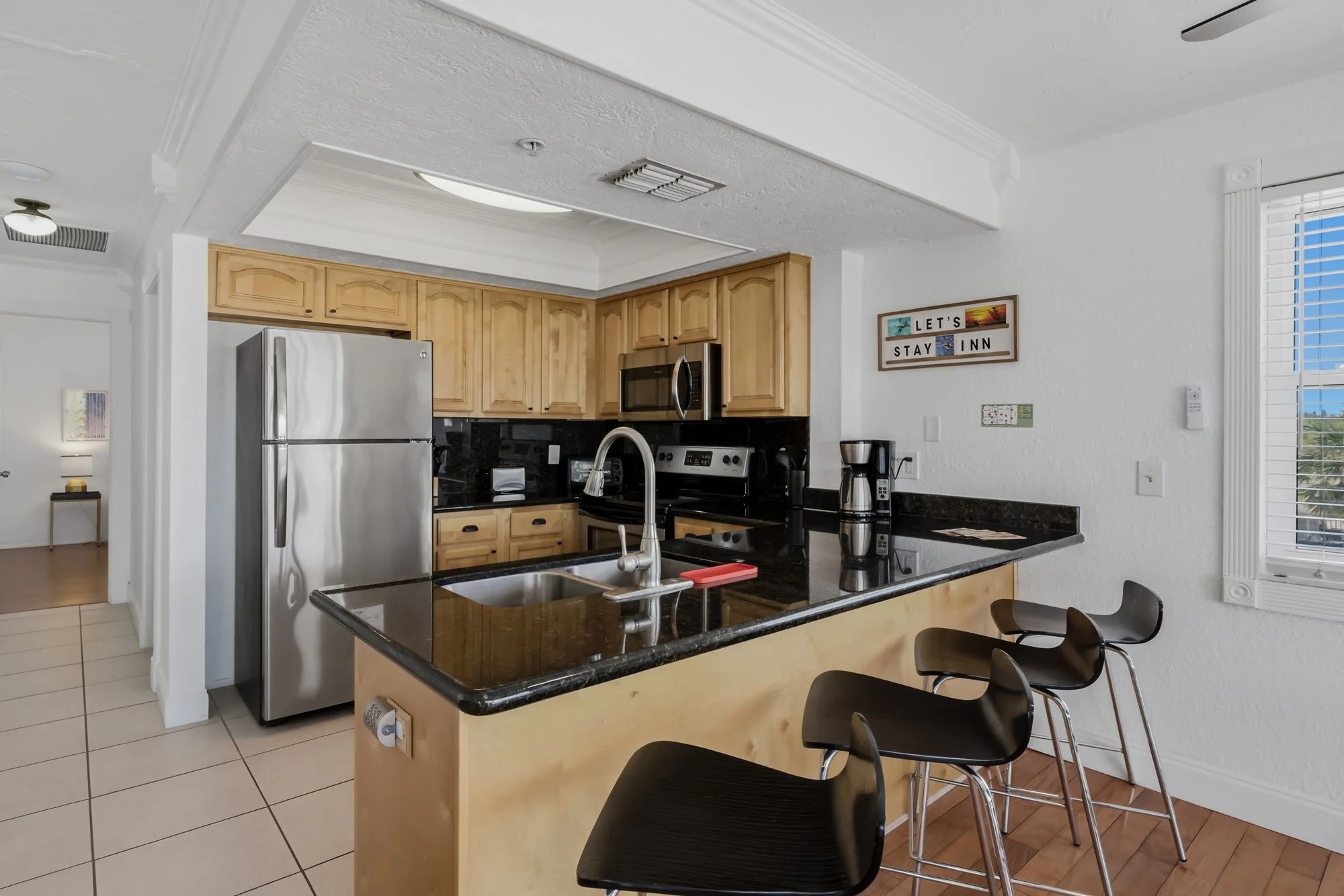 20- kitchen bar.jpg