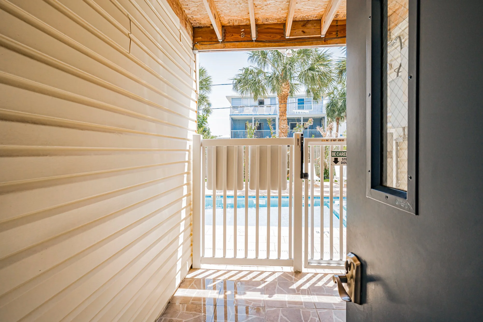 15 - Exit to pool from lobby.jpg