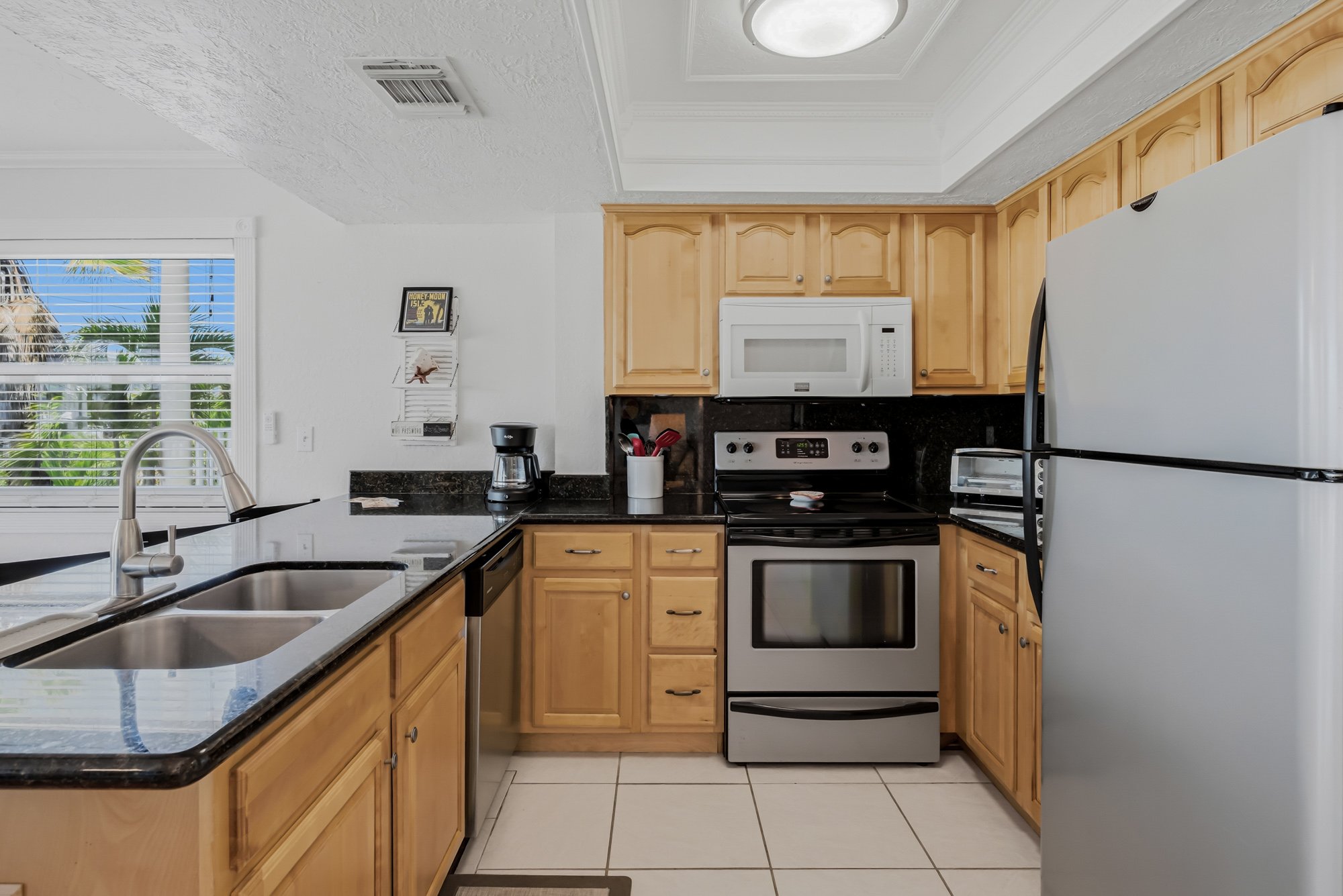 Fully equipped kitchen.