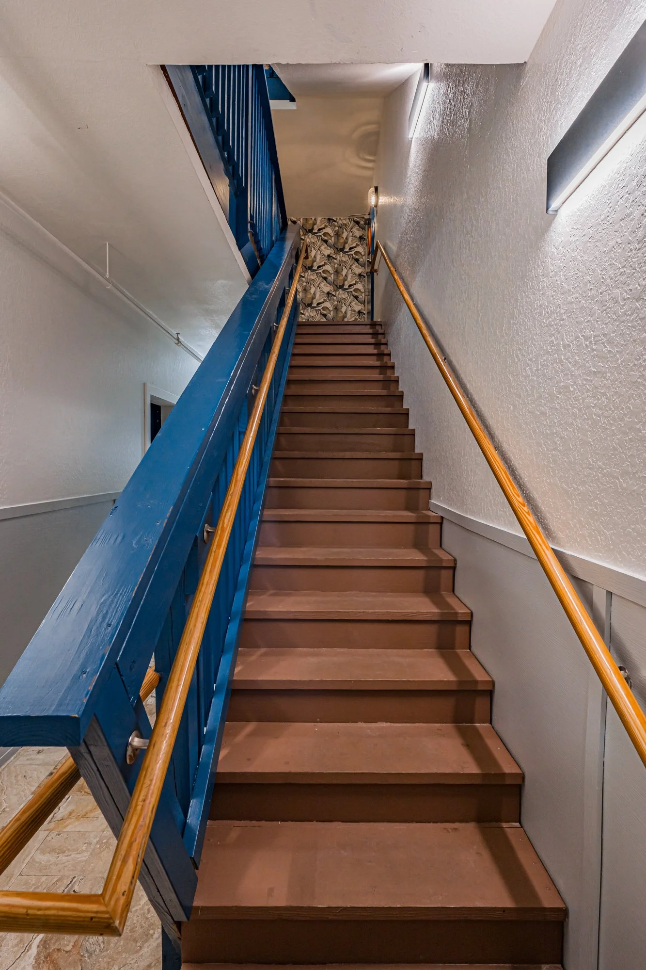 13 - Lobby stairwell 1.jpg