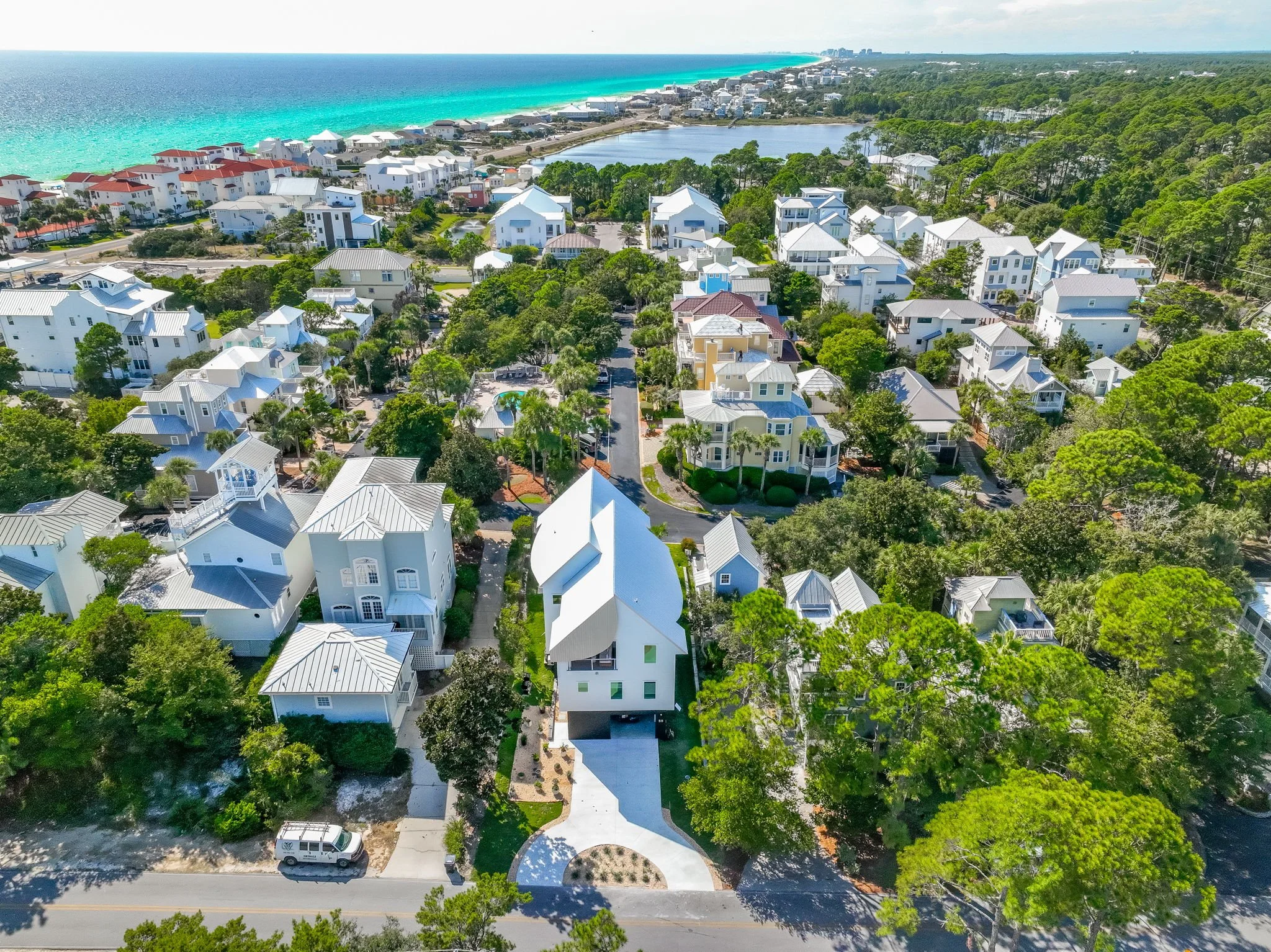 Coastal neighborhood near the guest house, offering a peaceful and walkable 30A setting.