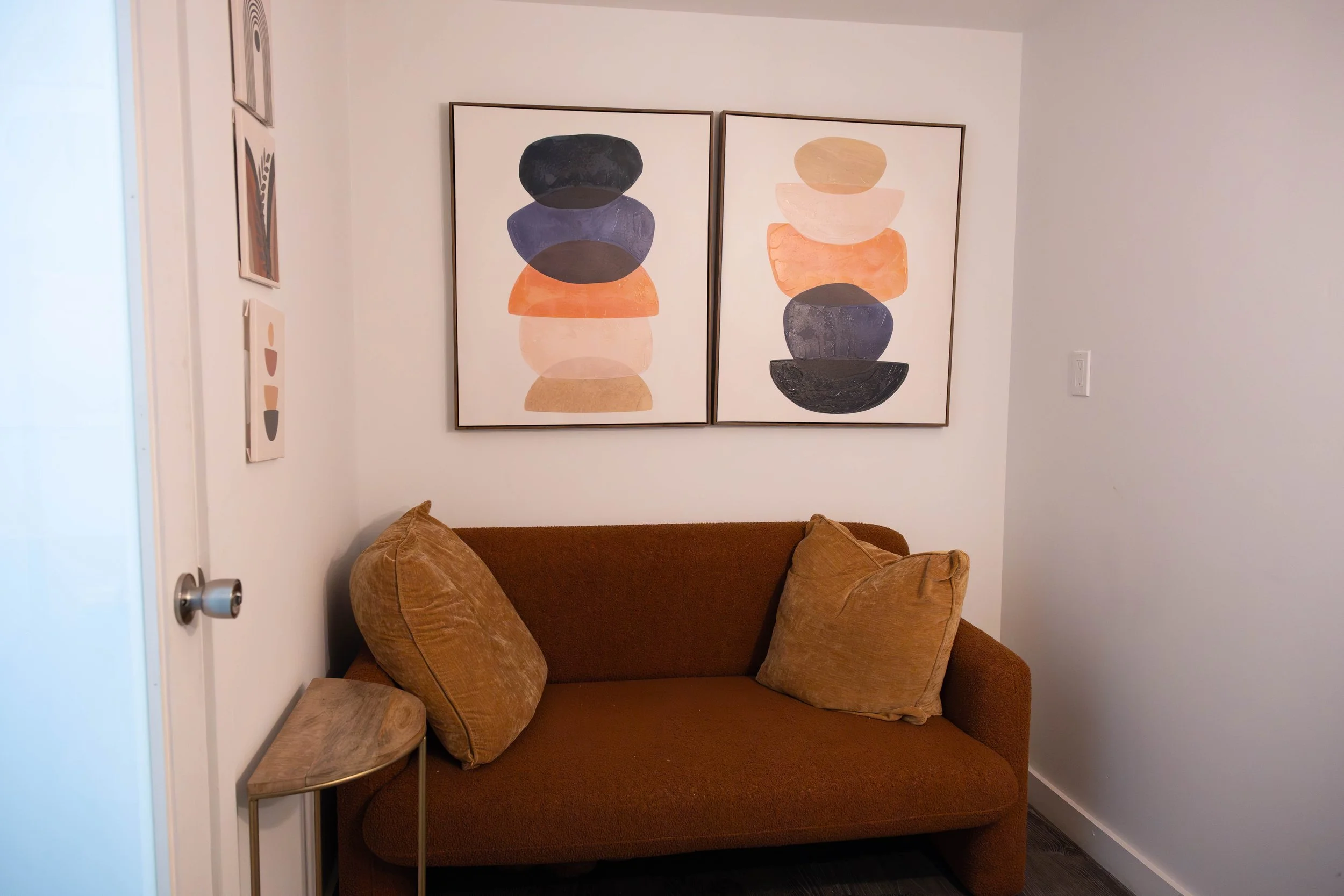Emi's Cove -  Private Green Room