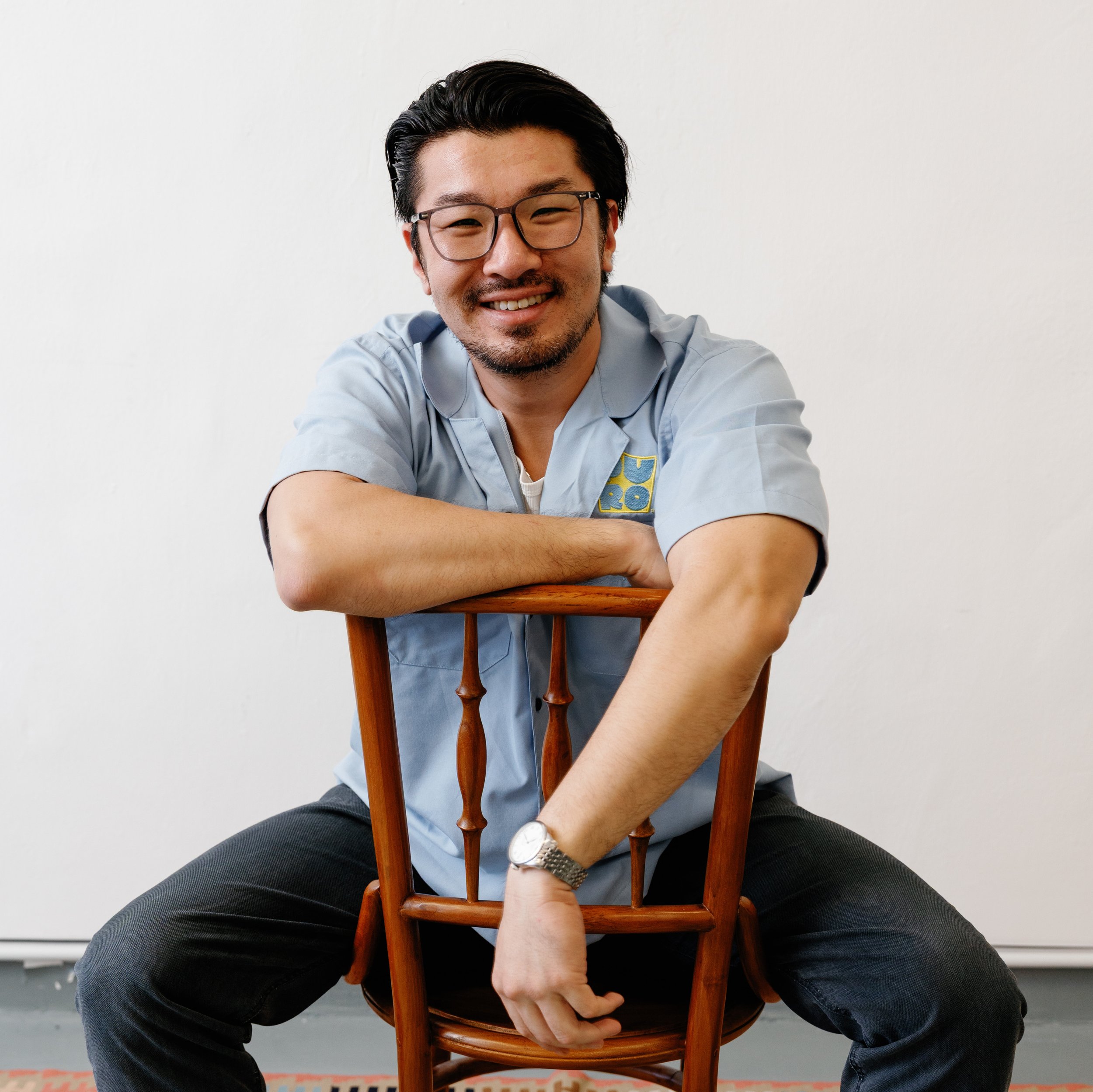 Puro man sitting on a wooden chair