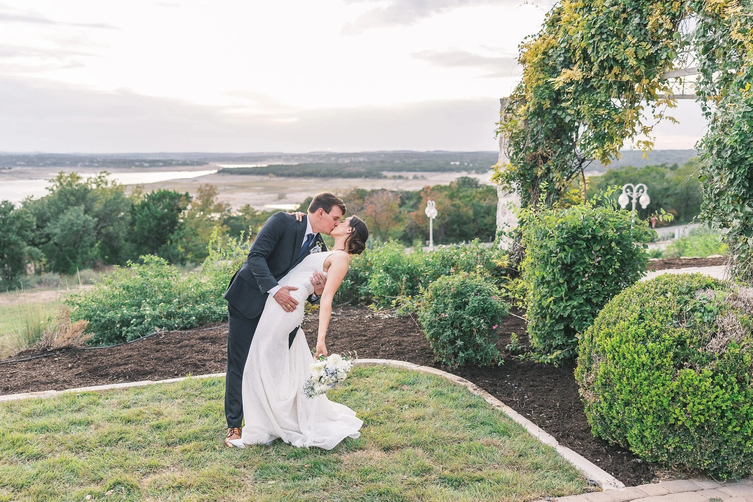 A Glowy Romantic Wedding At Vintage Villas