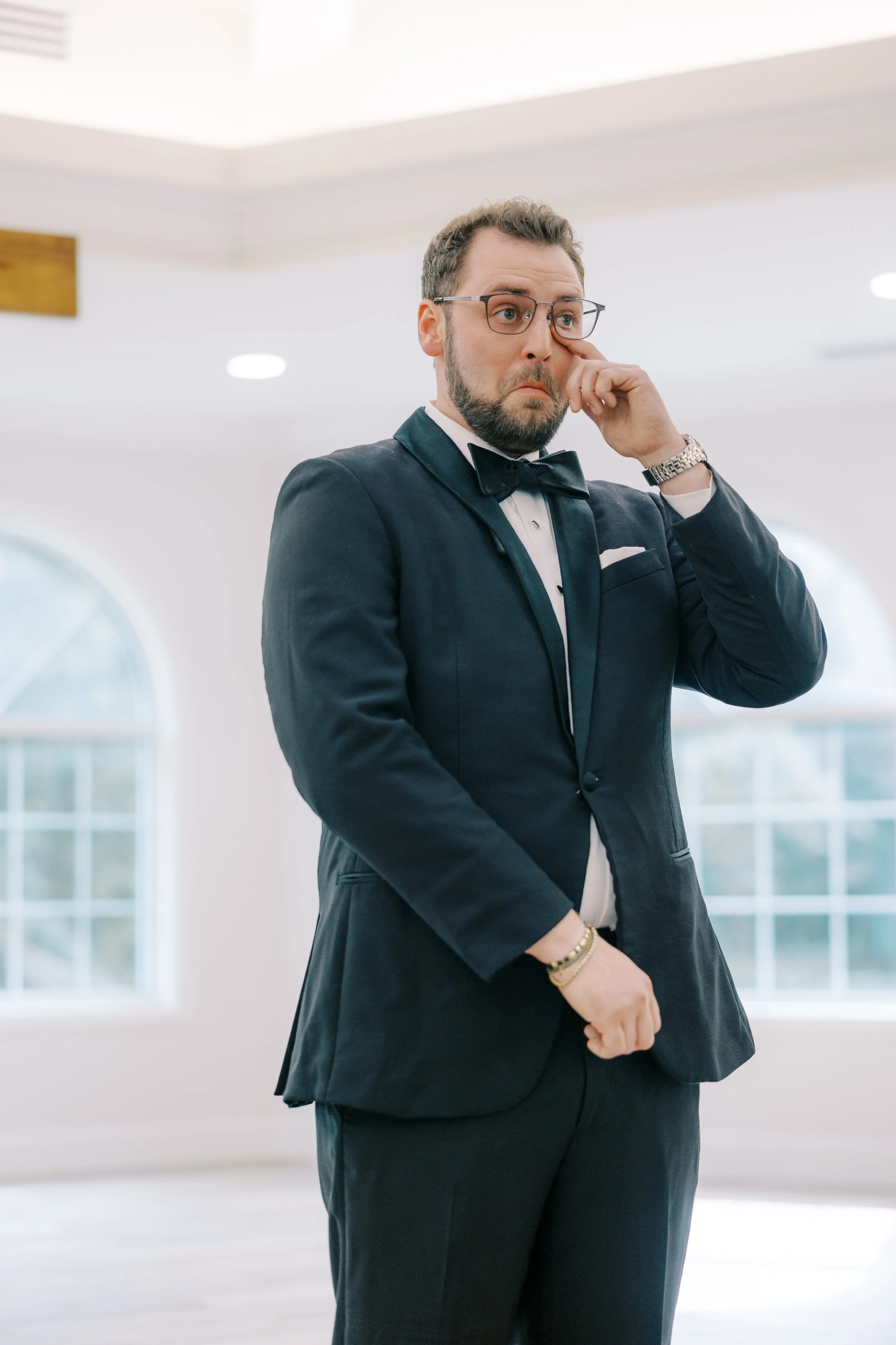 Groom tears up as Florida bride walks down the aisle
