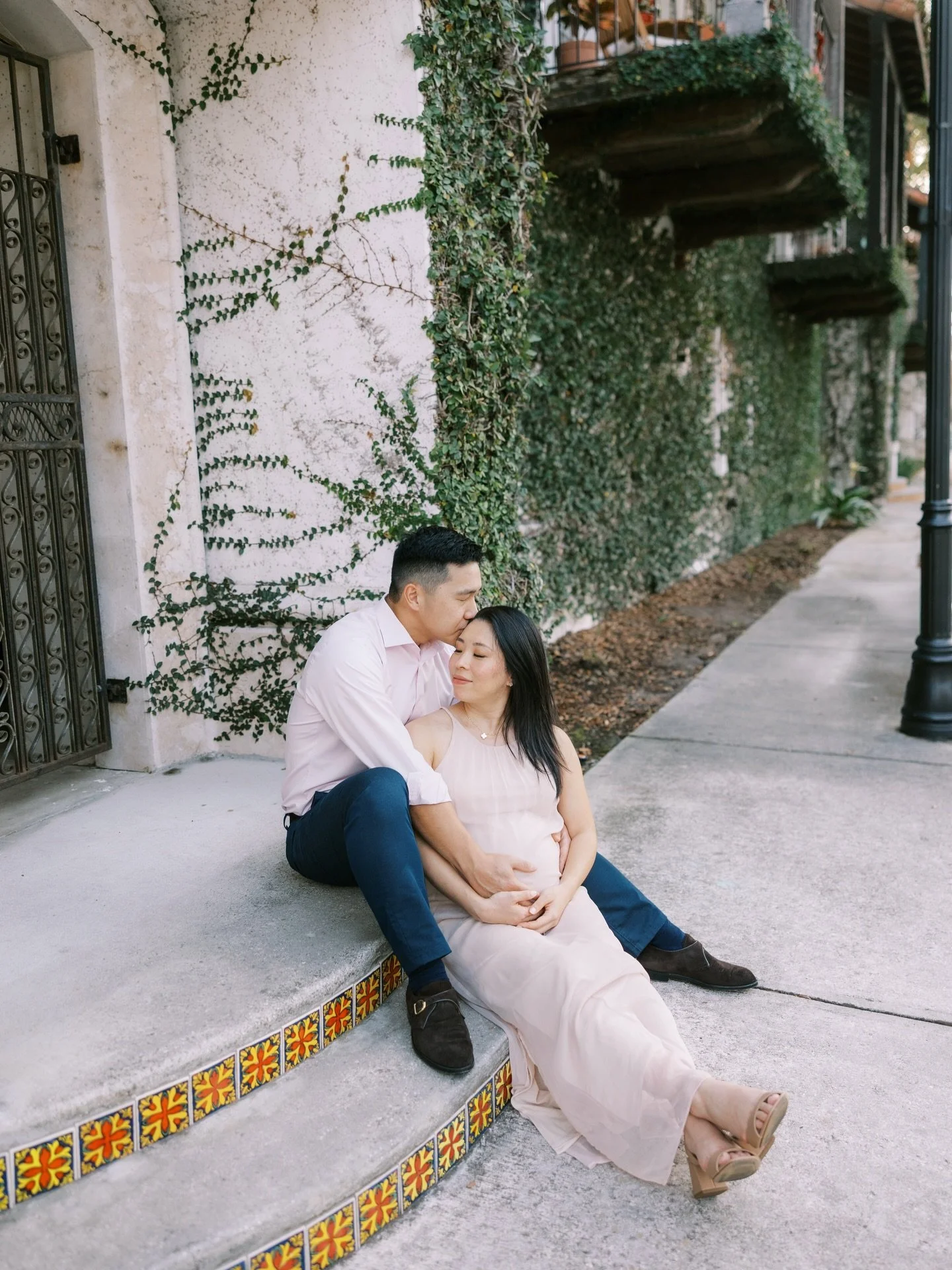 I&rsquo;m just a tad bit OBSESSED with this maternity session 🤍

Your outfits truly shape the entire feel of your photos, especially if you&rsquo;re dreaming of bright, soft, dreamy imagery. Pastels and neutrals don&rsquo;t just photograph beautiful
