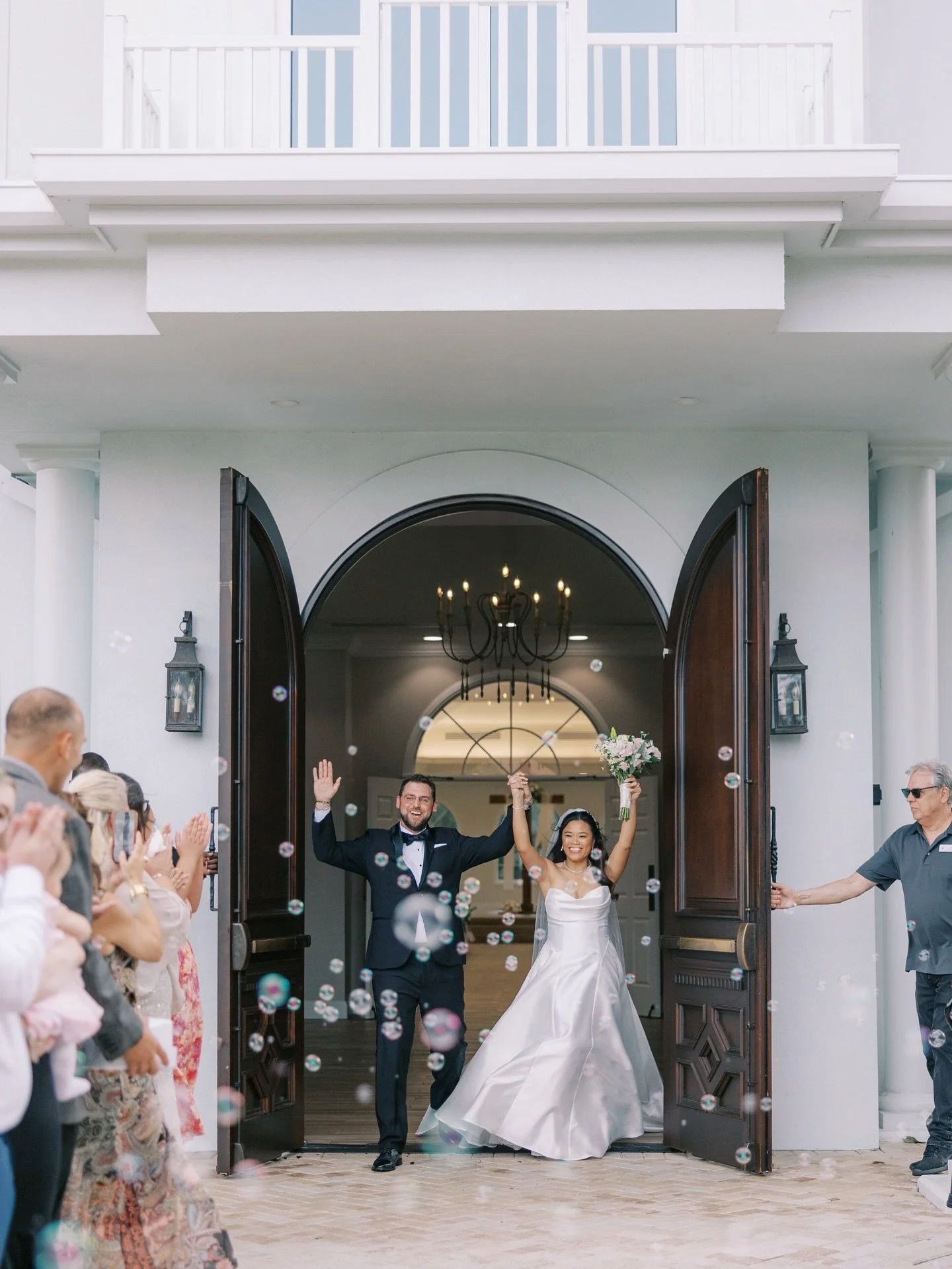 &ldquo;Going to the chapel and we&rsquo;re gonna get marrrriieeed&rdquo; 🎶

A white chapel wedding&hellip; the kind so many of us dreamed about growing up 💒

Pauline + Bailey said &ldquo;I do&rdquo; at Harborside Chapel, but the best part? Their st