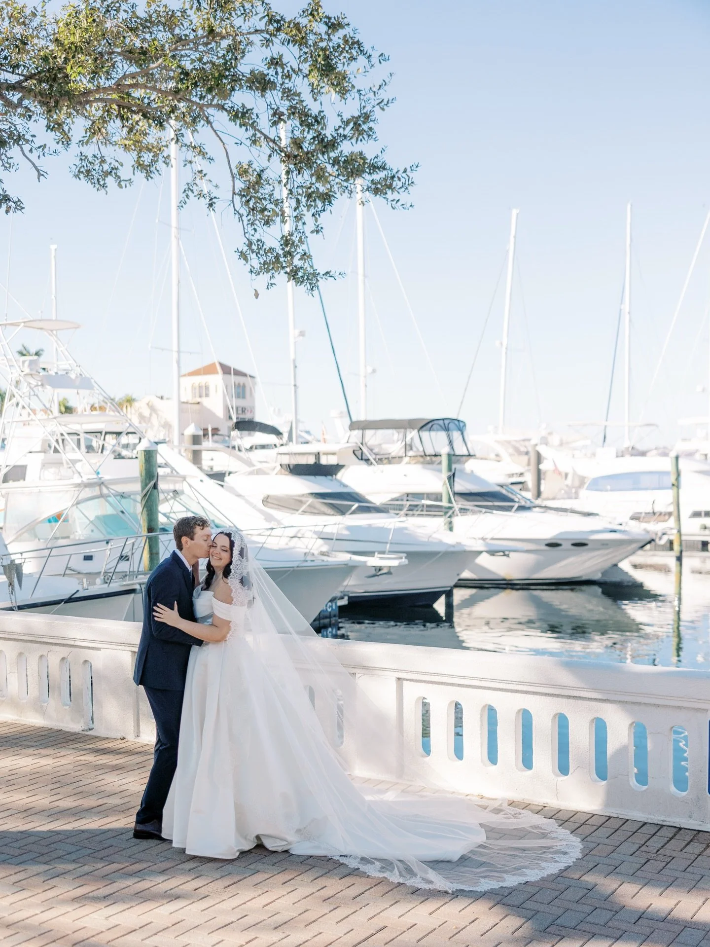 This gallery made its way to their inbox yesterday, and I&rsquo;m still not over how uniquely them this day was. From quiet moments before walking down the aisle with the rehabbed manatees (it&rsquo;s giving Florida ✨➡️ SWIPE to see da baby!), to a n