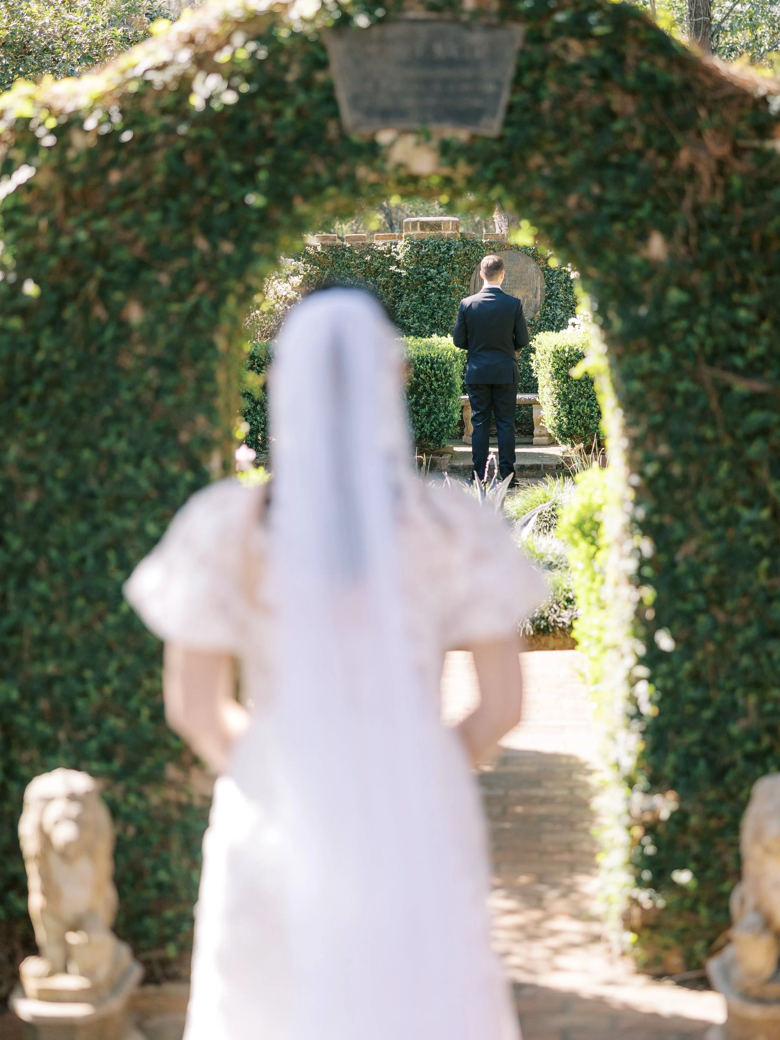 Sawyer &amp; Isabel&rsquo;s wedding gallery is officially delivered.

A quiet morning nestled in nature, filled with blue hydrangea decor, close family, and the kind of stillness that only comes with a micro wedding. 🪻

One of my favorite moments of