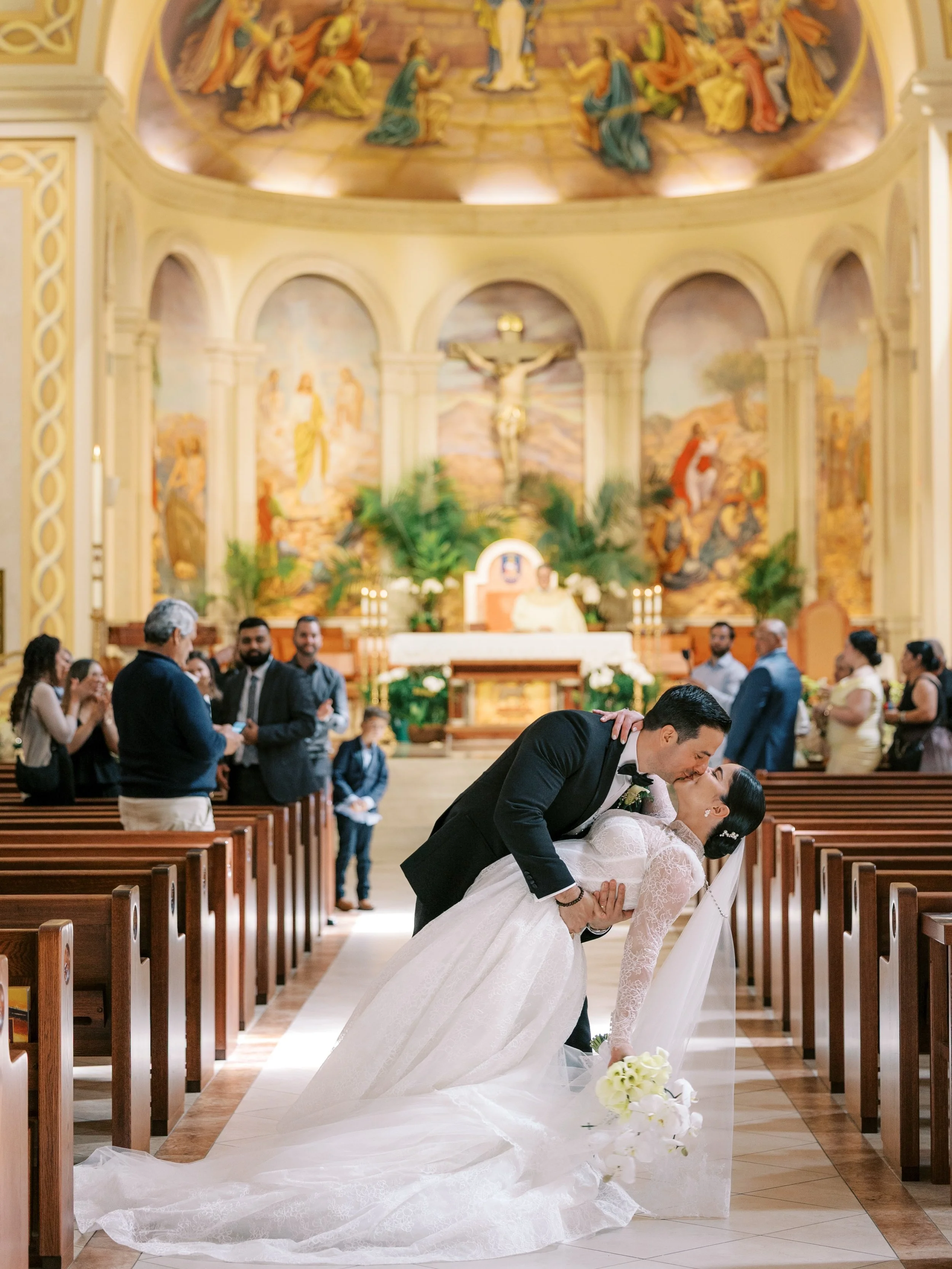 This wedding gallery is being delivered today, and I honestly don&rsquo;t think I&rsquo;ll ever get over it. 

Every image feels timeless, romantic, and effortlessly beautiful with the most stunning couple and the gorgeous setting of this church.

Da