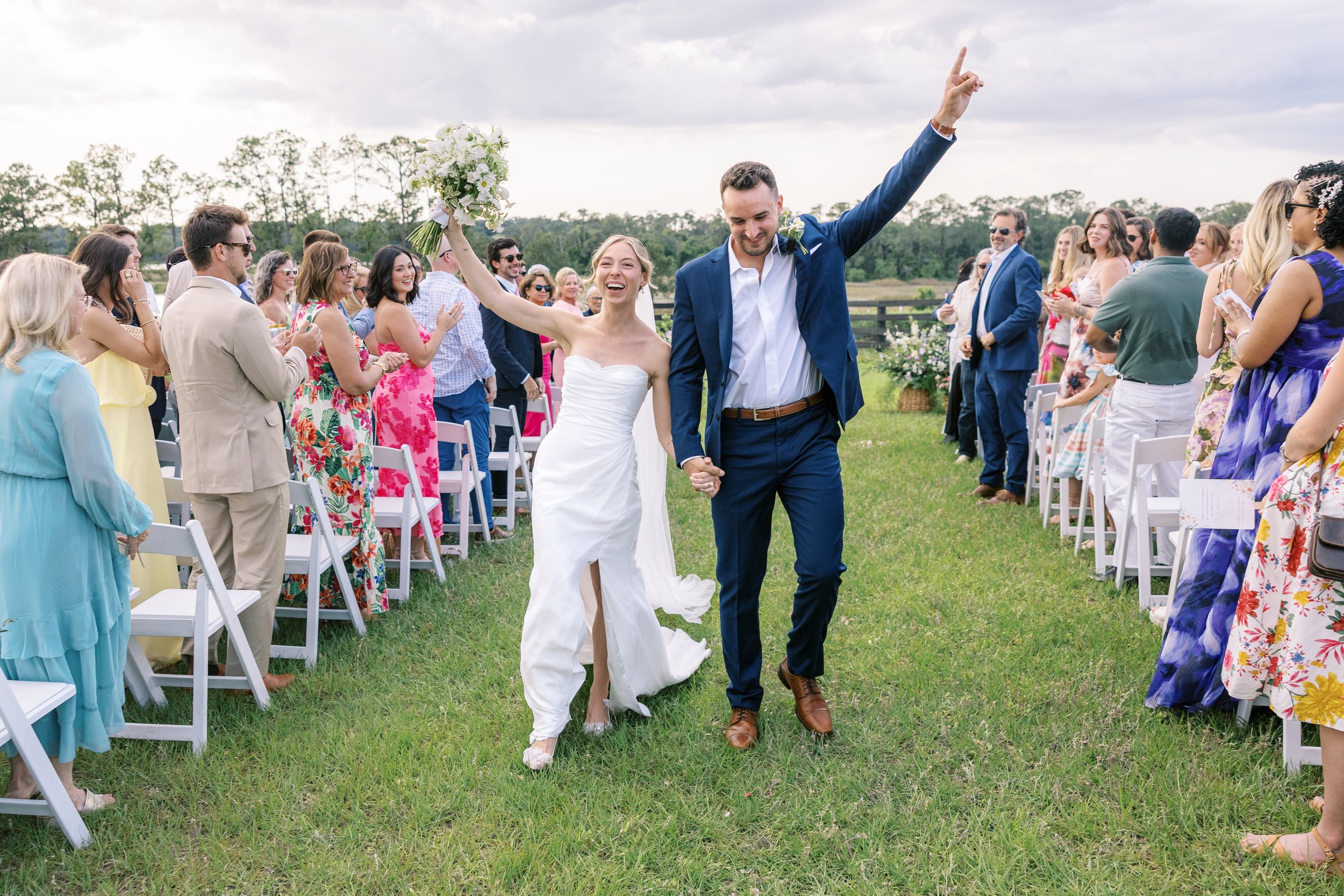 The Bloomfield Wedding Photos Orlando | A Whimsical Spring Wedding at a Blueberry Farm