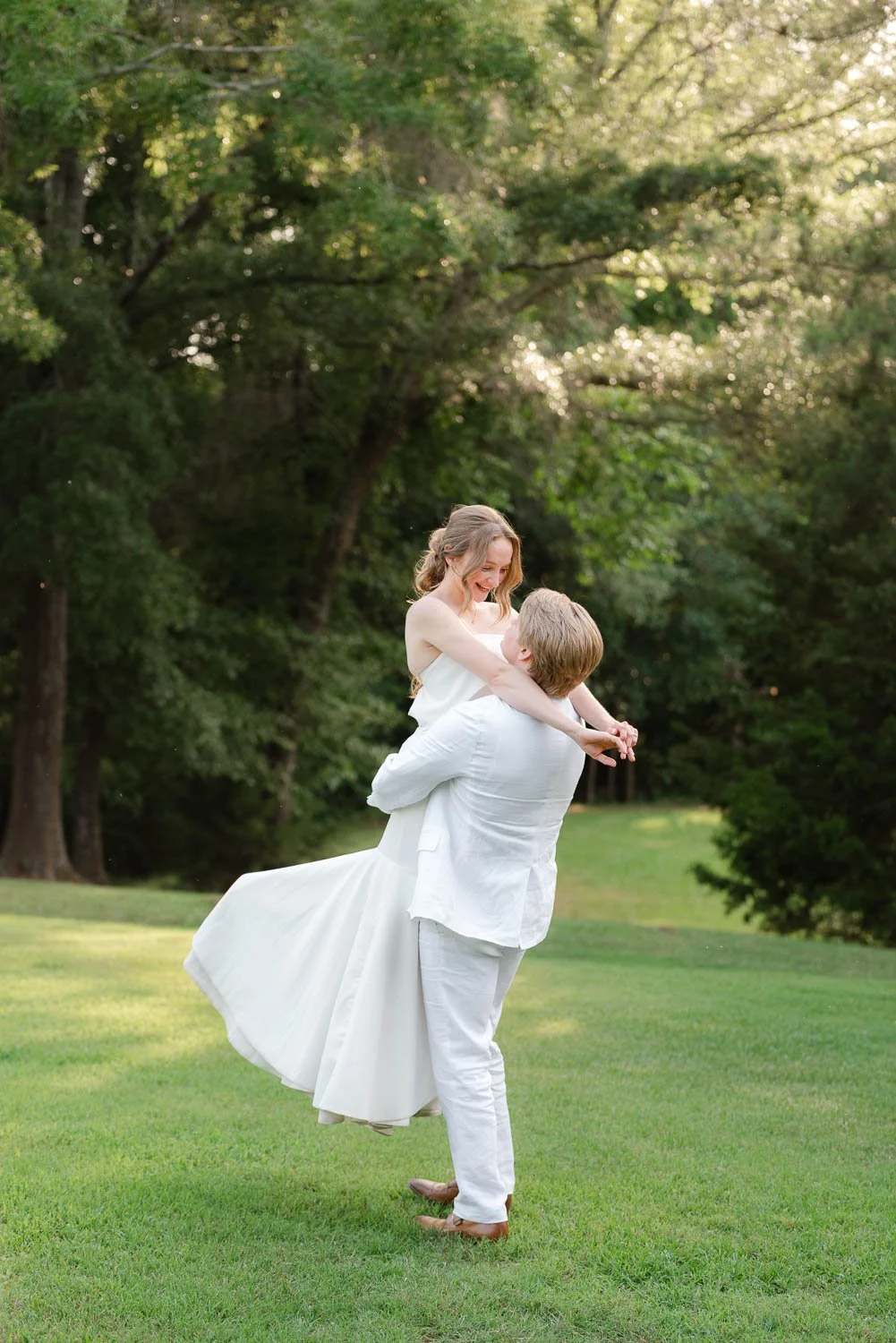 Camellia_Gardens_Monroe_NC_Wedding_lift.jpg