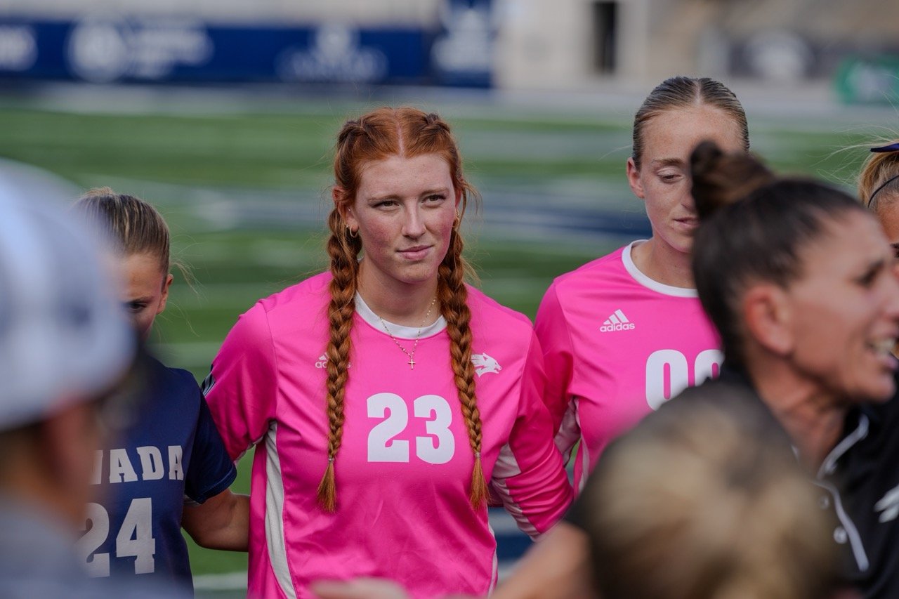 Pregame_Larkin23_Huddle Large.jpeg