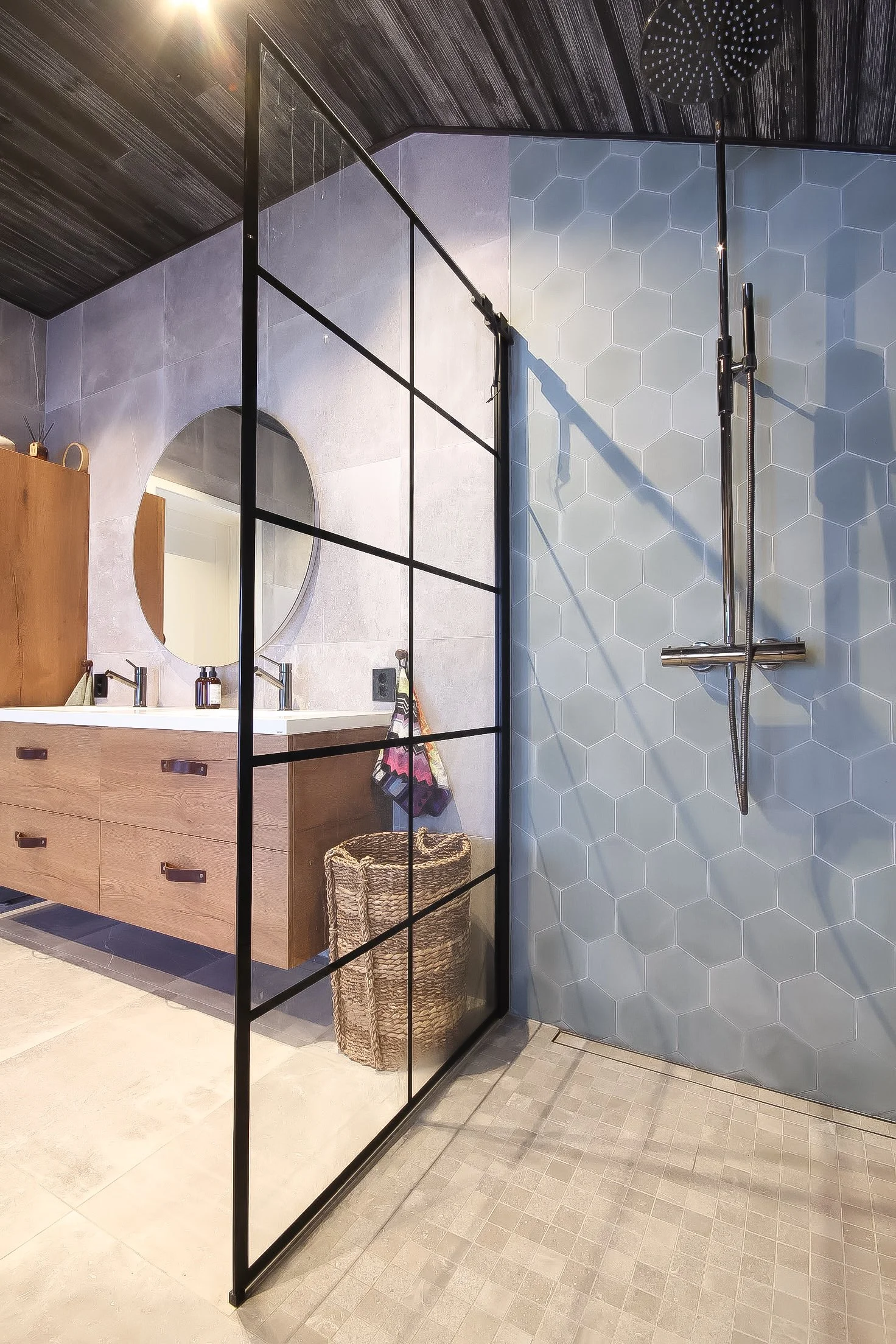 Dusjnisje i nyoppusset bad