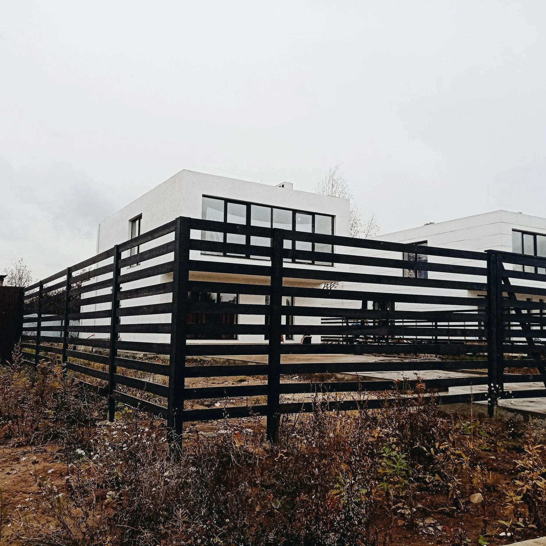 How to Choose the Right Fence: 7 Questions Most Homeowners Skip