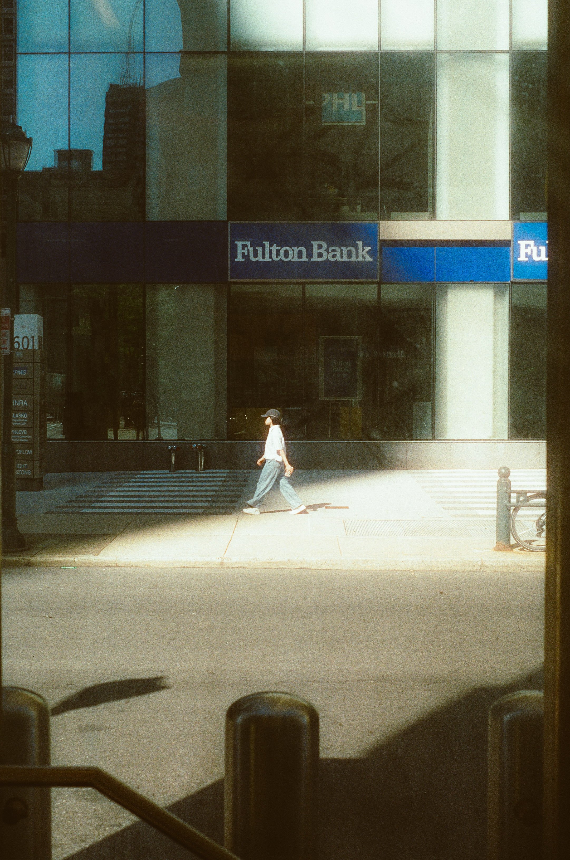 51250025-2.jpg