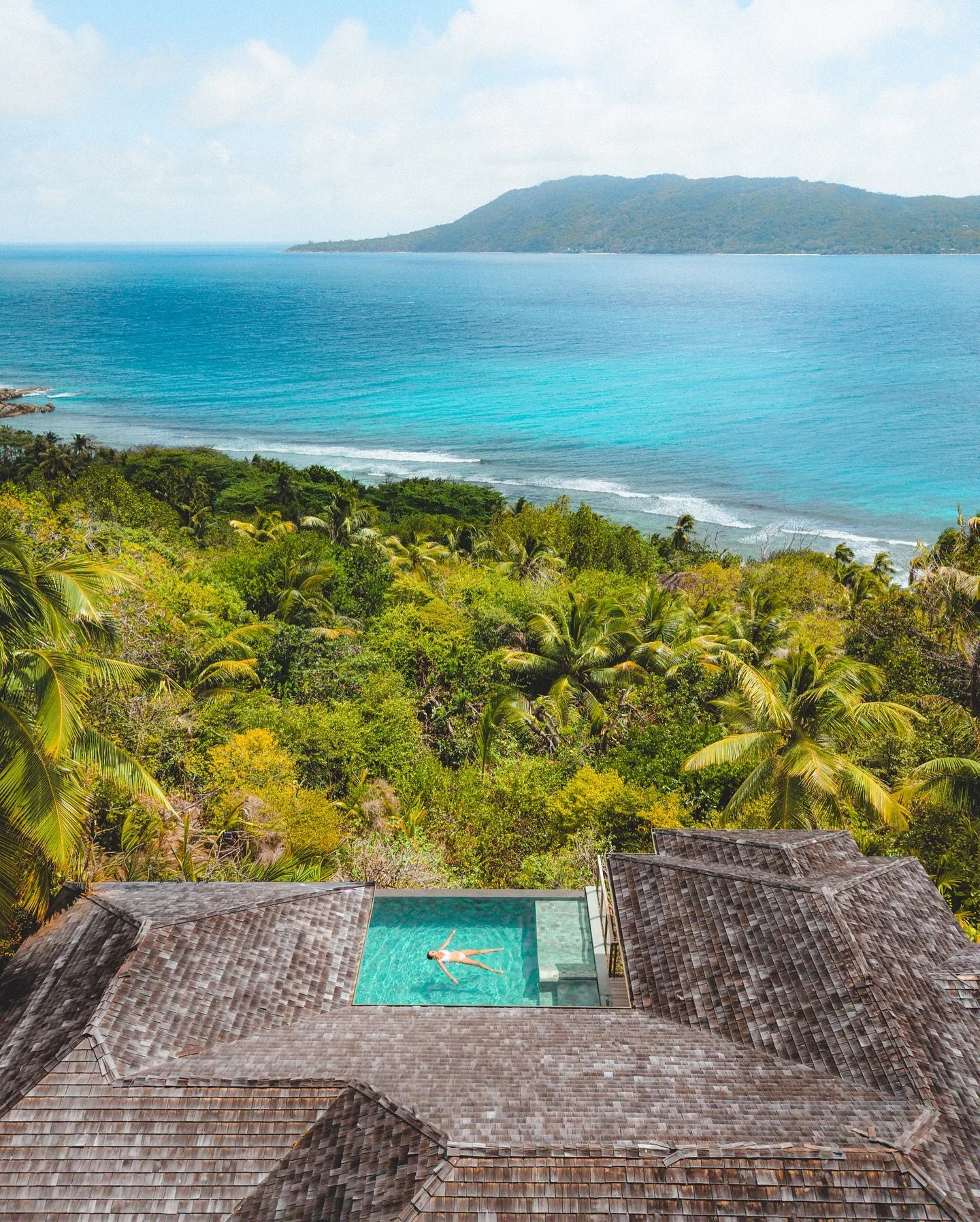 Il y a des endroits qui marquent une vie de voyage&hellip; et celui-ci en fait clairement partie ! 😍

On a eu la chance de s&eacute;journer au @sixsenseszilpasyon des Seychelles, un v&eacute;ritable havre de paix situ&eacute; sur sa propre &icirc;le