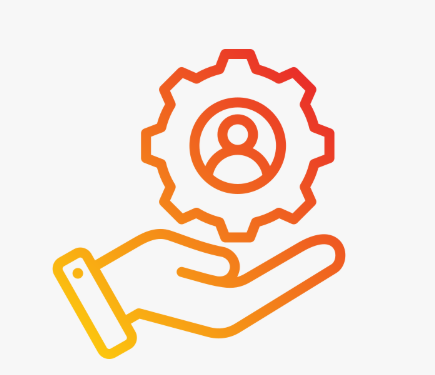 Une main tenant un engrenage avec une silhouette humaine à l'intérieur.