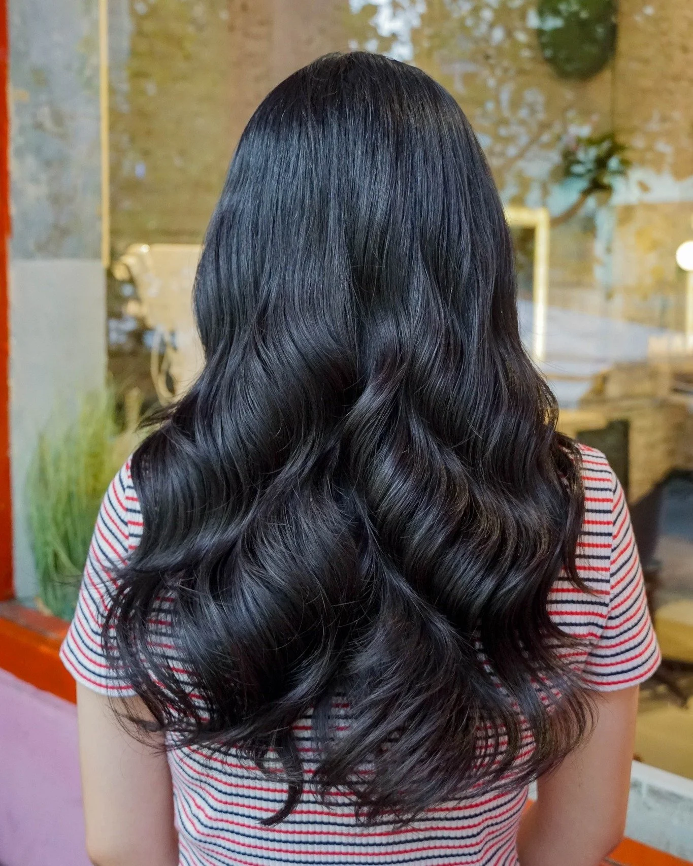 Uốn t&oacute;c v&agrave;o nếp chuẩn salon tại Hair Bar.
---
Hair Bar
BOOK NOW / LI&Ecirc;N HỆ: 090 990 43 03
https://www.hairbar.vn/book
___
78 Ngo Duc Ke, 1 ST Floor, D1, HCMC
#newgenerationstylists #proudlyvietnamese #foreveryoung #tocdepmoingay