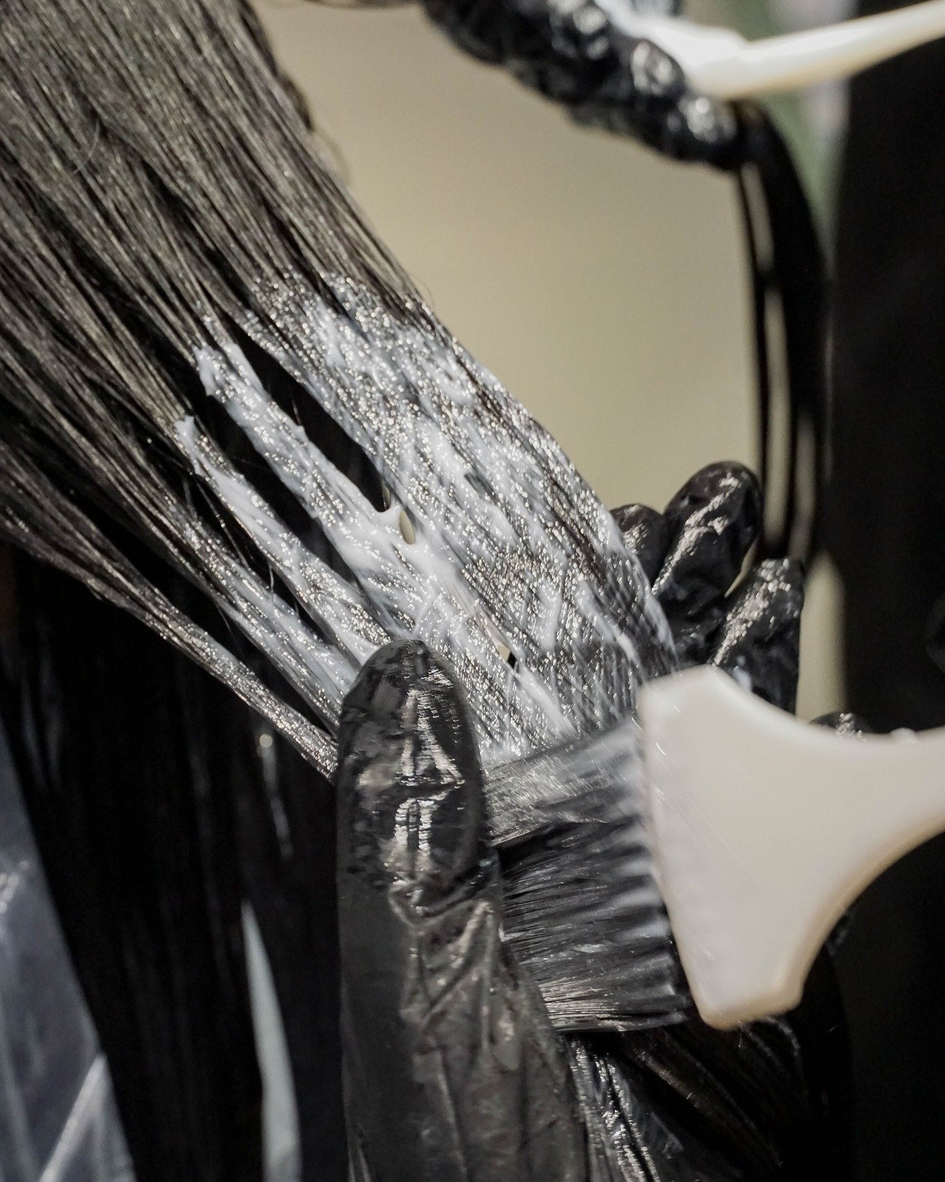 Behind the curls.
---
Hair Bar
BOOK NOW / LI&Ecirc;N HỆ: 090 990 43 03
https://www.hairbar.vn/book
___
78 Ngo Duc Ke, 1 ST Floor, D1, HCMC
#newgenerationstylists #proudlyvietnamese #foreveryoung #tocdepmoingay