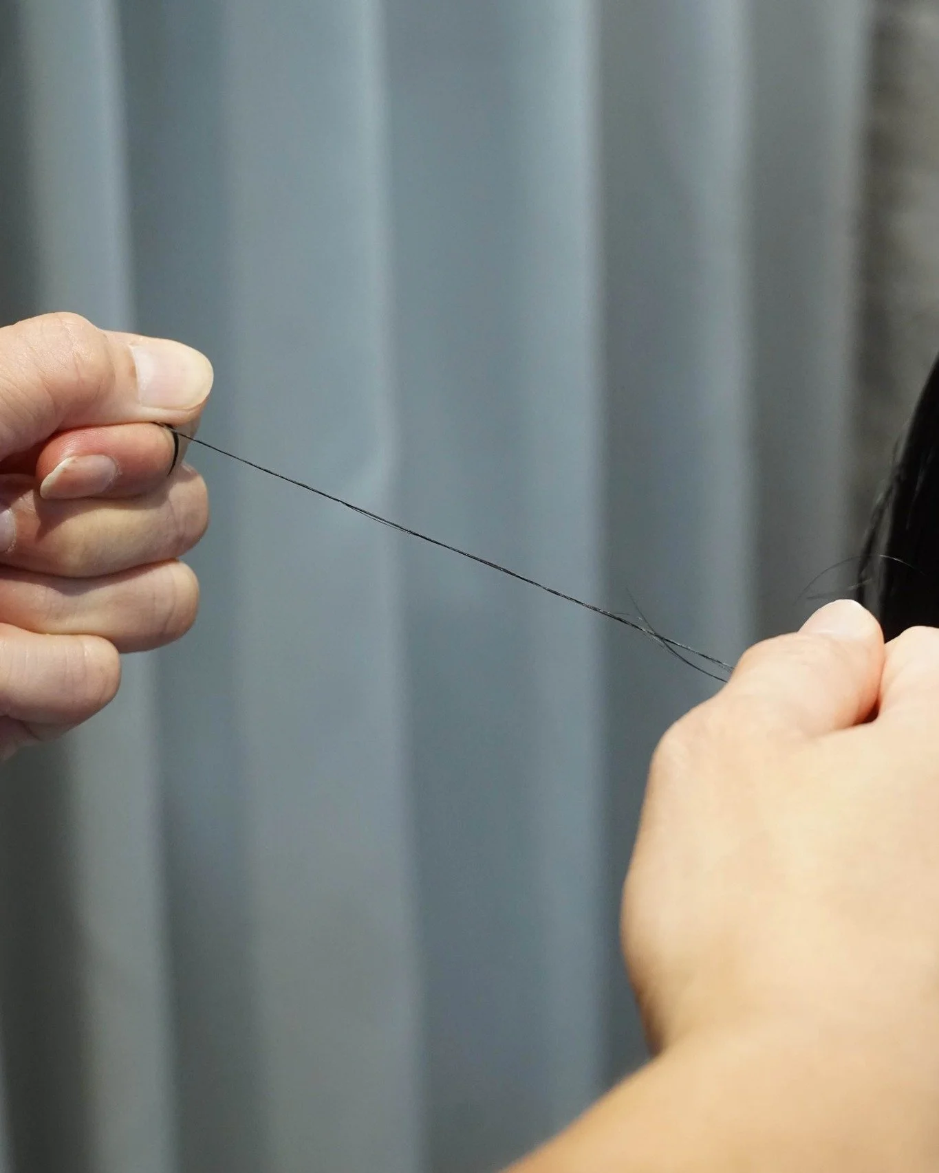 Kiểm tra độ gi&atilde;n t&oacute;c&mdash;bước quan trọng để nếp uốn v&agrave;o form v&agrave; hạn chế hư tổn cho t&oacute;c.
---
Hair Bar
BOOK NOW / LI&Ecirc;N HỆ: 090 990 43 03
https://www.hairbar.vn/book
___
78 Ngo Duc Ke, 1 ST Floor, D1, HCMC
#new