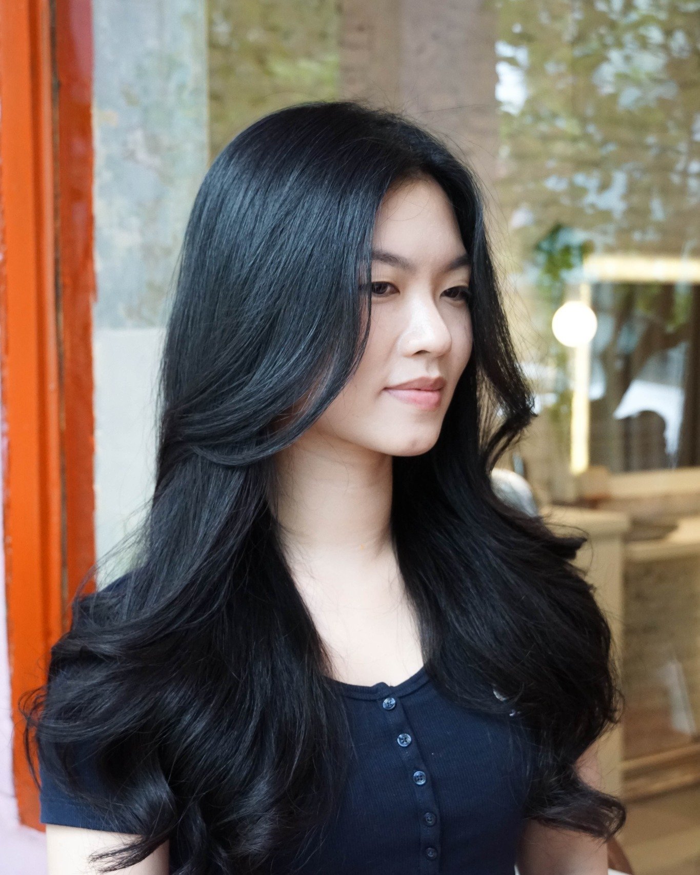 M&aacute;i t&oacute;c uốn chuẩn Hair Bar: nhẹ nh&agrave;ng, bồng bềnh v&agrave; vẫn giữ sự tự nhi&ecirc;n.
---
Hair Bar
BOOK NOW / LI&Ecirc;N HỆ: 090 990 43 03
https://www.hairbar.vn/book
___
78 Ngo Duc Ke, 1 ST Floor, D1, HCMC
#newgenerationstylists