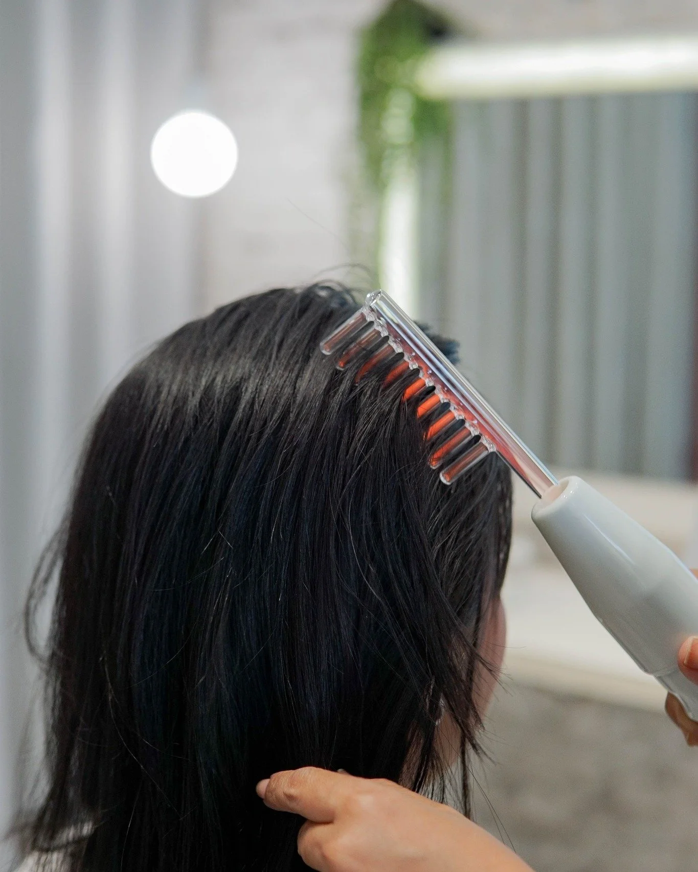 L&agrave;m sạch dầu nhờn tận gốc, gi&uacute;p da đầu th&ocirc;ng tho&aacute;ng v&agrave; t&oacute;c l&acirc;u bết hơn.
___
Hair Bar
BOOK NOW / LI&Ecirc;N HỆ: 090 990 43 03
https://www.hairbar.vn/book
___
78 Ngo Duc Ke, 1 ST Floor, D1, HCMC
#newgenera