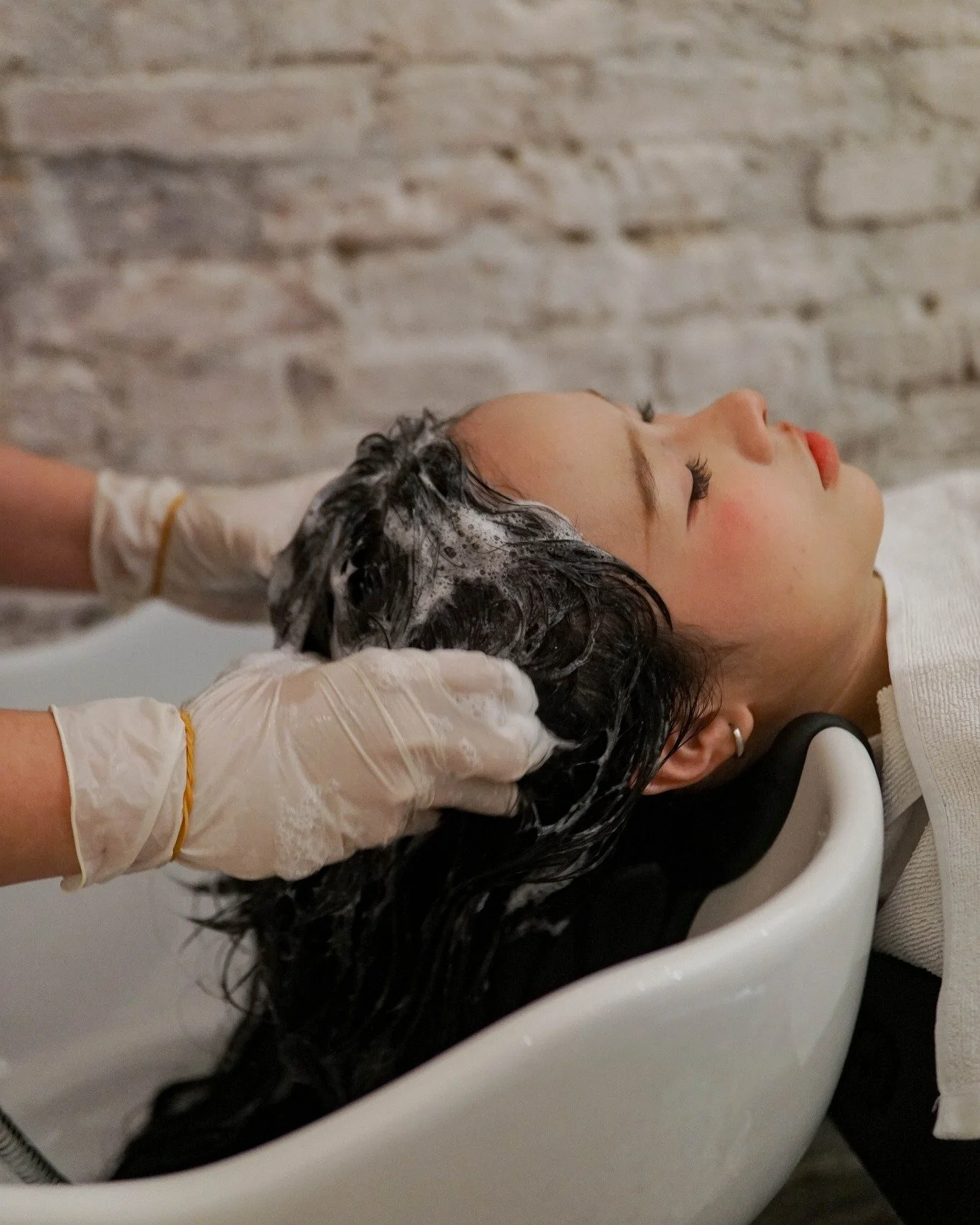 Da đầu sạch khỏe l&agrave; nền tảng cho m&aacute;i t&oacute;c đẹp.
___
Hair Bar
BOOK NOW / LI&Ecirc;N HỆ: 090 990 43 03
https://www.hairbar.vn/book
___
78 Ngo Duc Ke, 1 ST Floor, D1, HCMC
#newgenerationstylists #proudlyvietnamese #foreveryoung #tocde