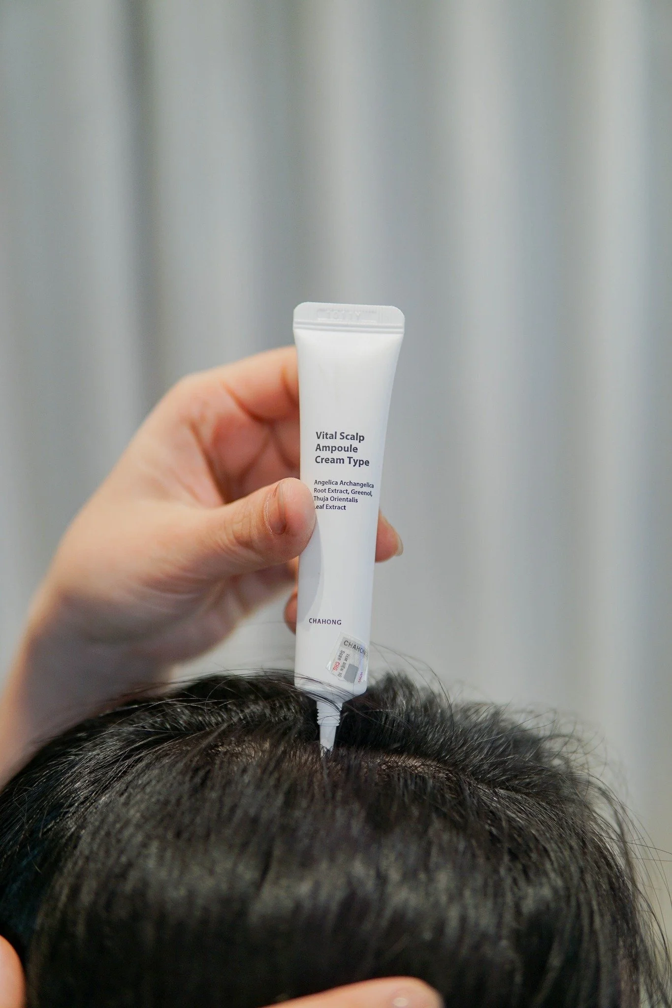 Scalp ampoule cream gi&uacute;p c&acirc;n bằng dầu &ndash; độ ẩm, gi&uacute;p da đầu th&ocirc;ng tho&aacute;ng v&agrave; dễ chịu 🌿
___
Hair Bar
BOOK NOW / LI&Ecirc;N HỆ: 090 990 43 03
https://www.hairbar.vn/book
___
78 Ngo Duc Ke, 1 ST Floor, D1, HC