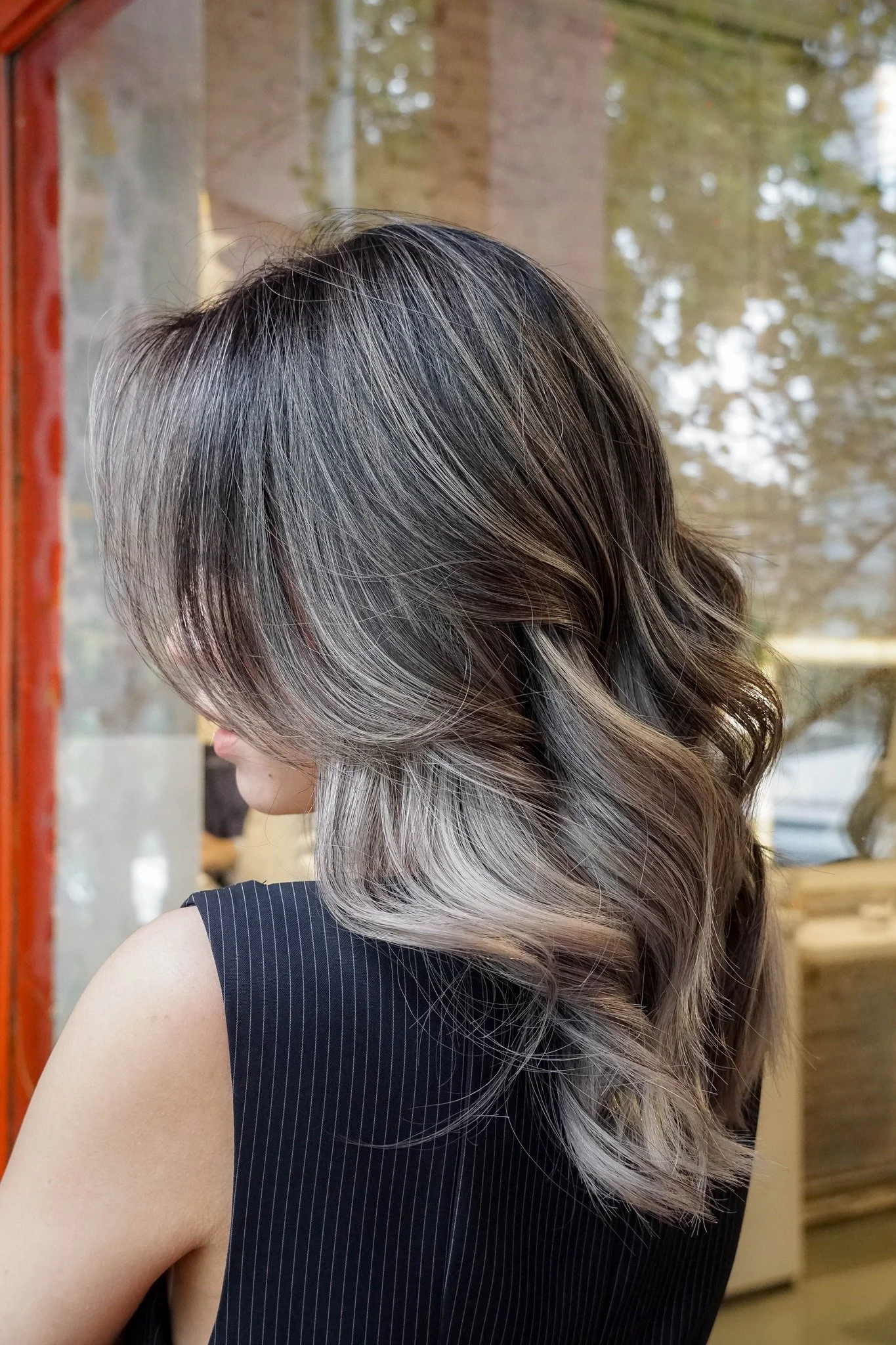 Balayage bạch kim gi&uacute;p tổng thể t&oacute;c s&aacute;ng hơn m&agrave; vẫn tự nhi&ecirc;n.
___
Hair Bar
BOOK NOW / LI&Ecirc;N HỆ: 090 990 43 03
https://www.hairbar.vn/book
___
78 Ngo Duc Ke, 1 ST Floor, D1, HCMC
#newgenerationstylists #proudlyvi
