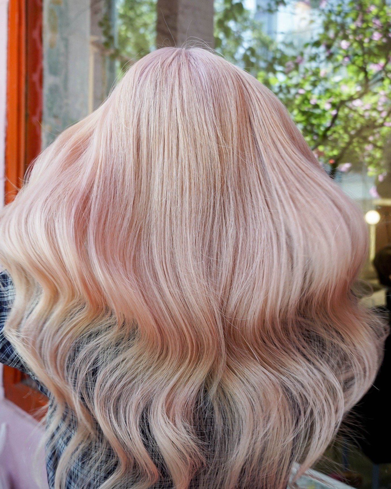 M&agrave;u hồng pastel sẽ phai dần theo thời gian. Hair Bar khuy&ecirc;n dặm m&agrave;u sau 3&ndash;4 tuần để giữ sắc hồng chuẩn nhất.
___
Hair Bar
BOOK NOW / LI&Ecirc;N HỆ: 090 990 43 03
https://www.hairbar.vn/book
___
78 Ngo Duc Ke, 1 ST Floor, D1,