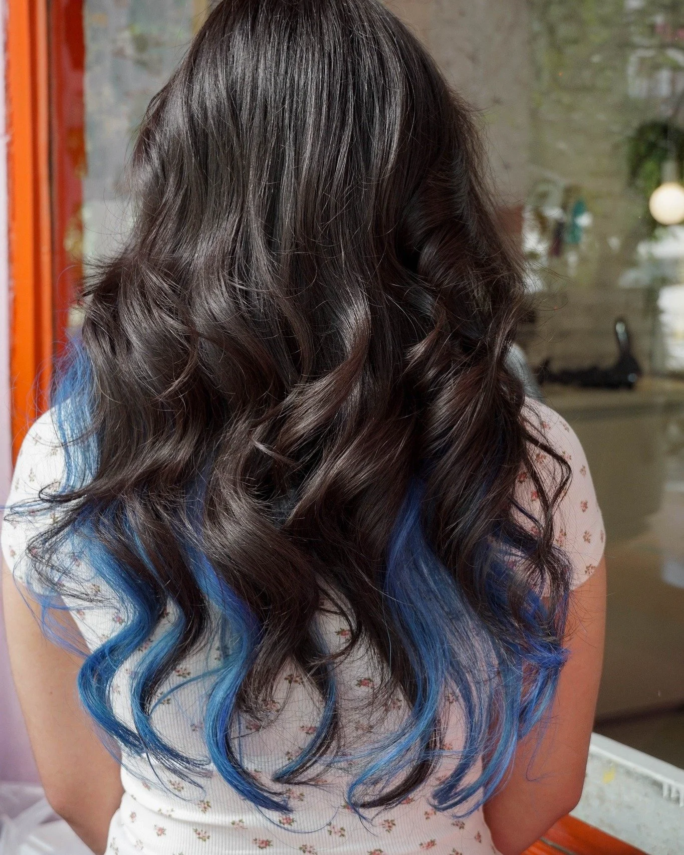 Hidden color - c&aacute; t&iacute;nh nhưng vẫn k&iacute;n đ&aacute;o. Đủ nổi bật nhưng vẫn dễ đi học, đi l&agrave;m.
___
Hair Bar
BOOK NOW / LI&Ecirc;N HỆ: 090 990 43 03
https://www.hairbar.vn/book
___
78 Ngo Duc Ke, 1 ST Floor, D1, HCMC
#newgenerati