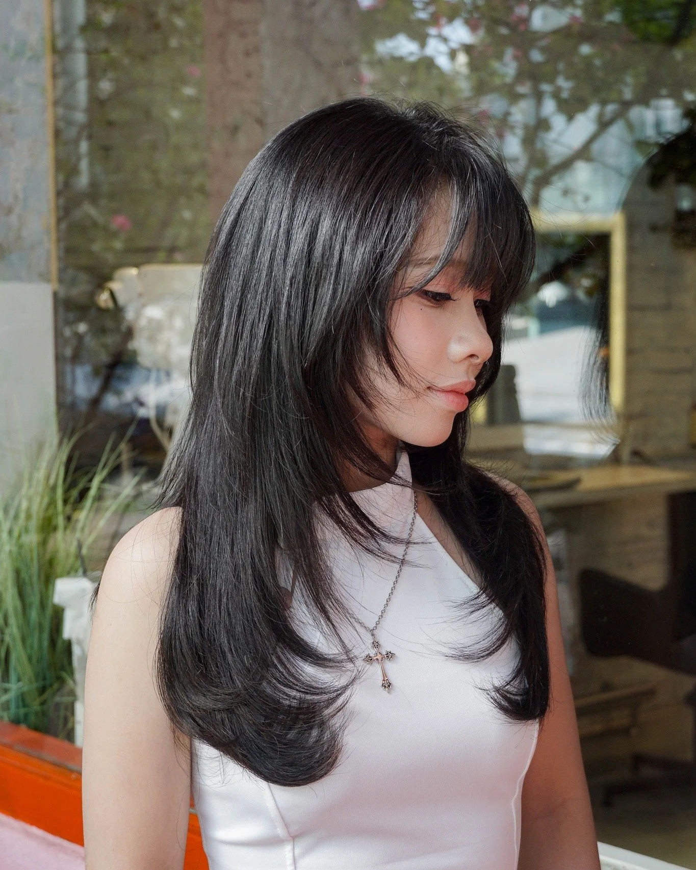 T&oacute;c layer hợp mặt n&agrave;o?
✔ Mặt tr&ograve;n: gi&uacute;p mặt thon hơn
✔ Mặt vu&ocirc;ng: l&agrave;m mềm đường n&eacute;t
✔ Mặt d&agrave;i: tạo cảm gi&aacute;c c&acirc;n đối
✔ Mặt nhỏ: tăng độ bồng v&agrave; c&oacute; sức sống
___
Hair Bar
